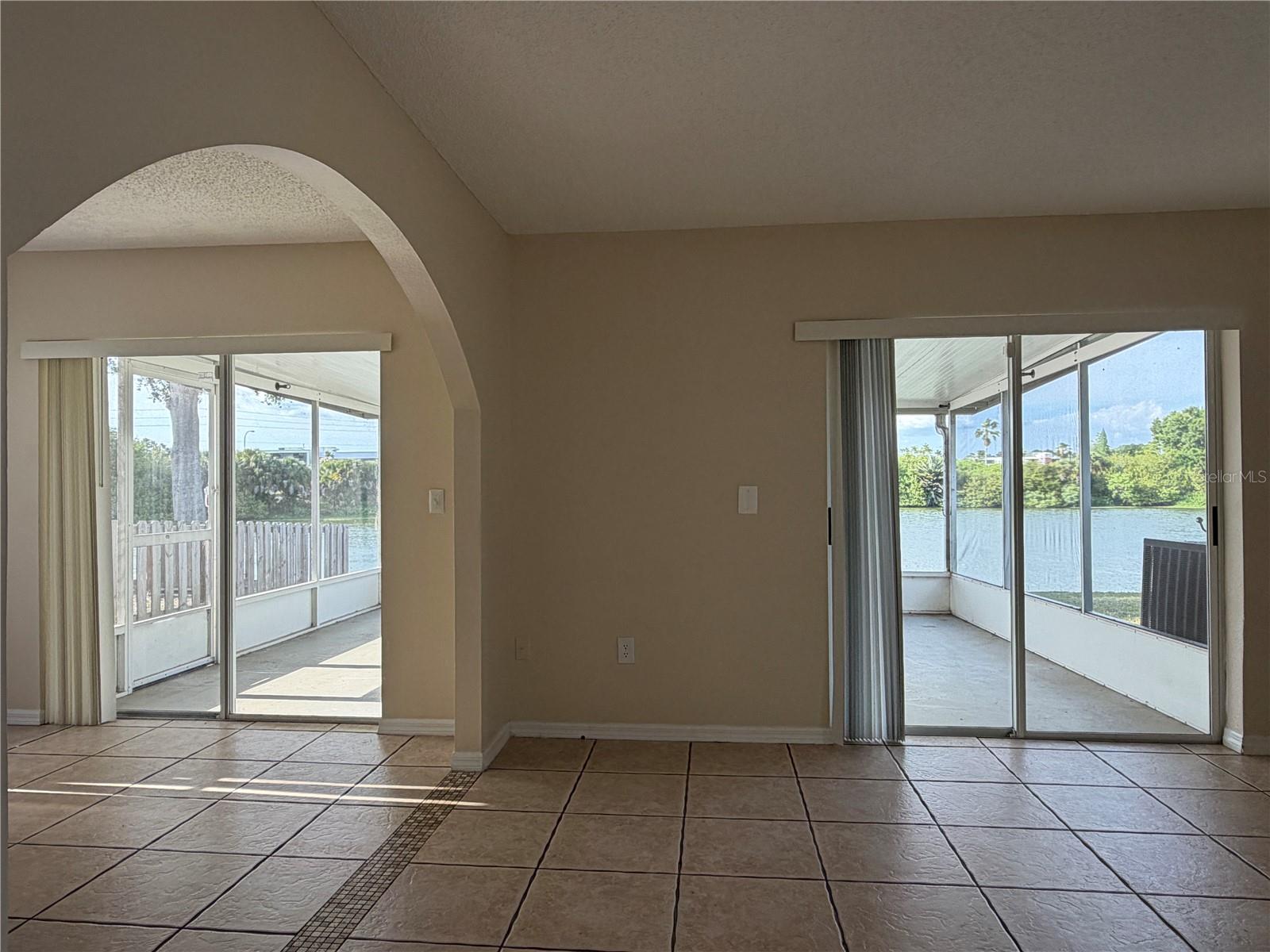 Image 22 of 27 For 758 Burlwood Street