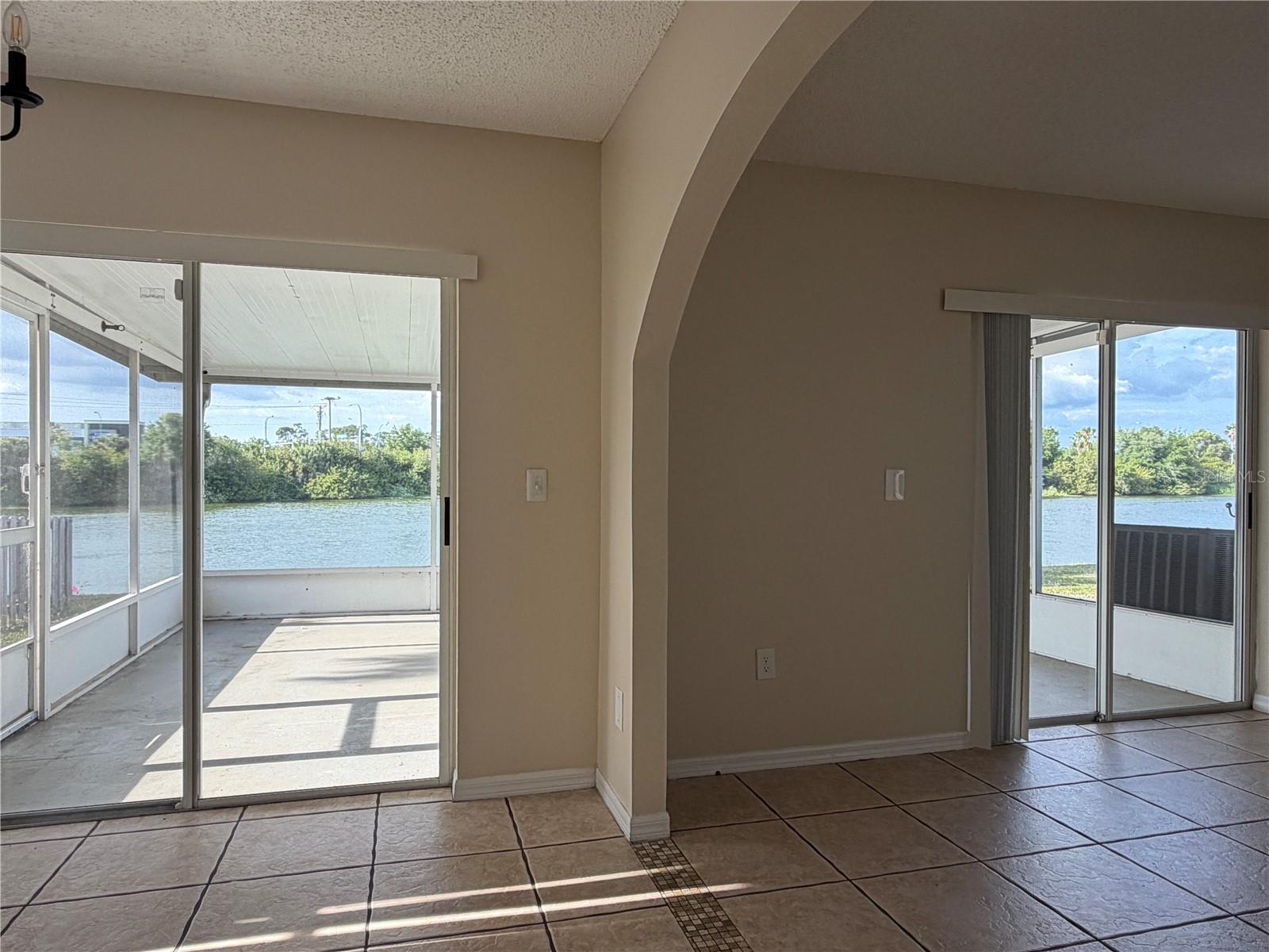 Image 23 of 27 For 758 Burlwood Street