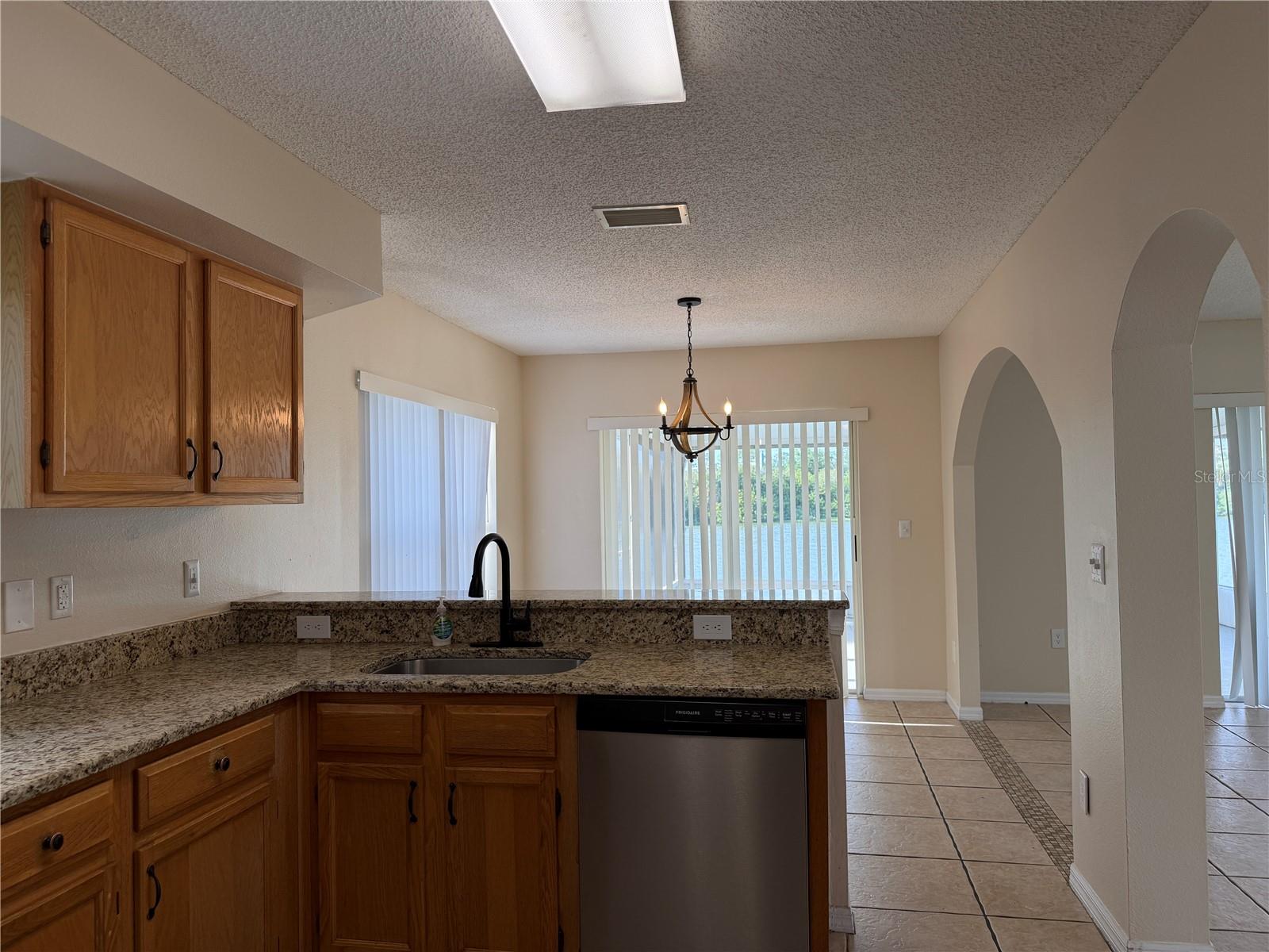 Image 5 of 27 For 758 Burlwood Street