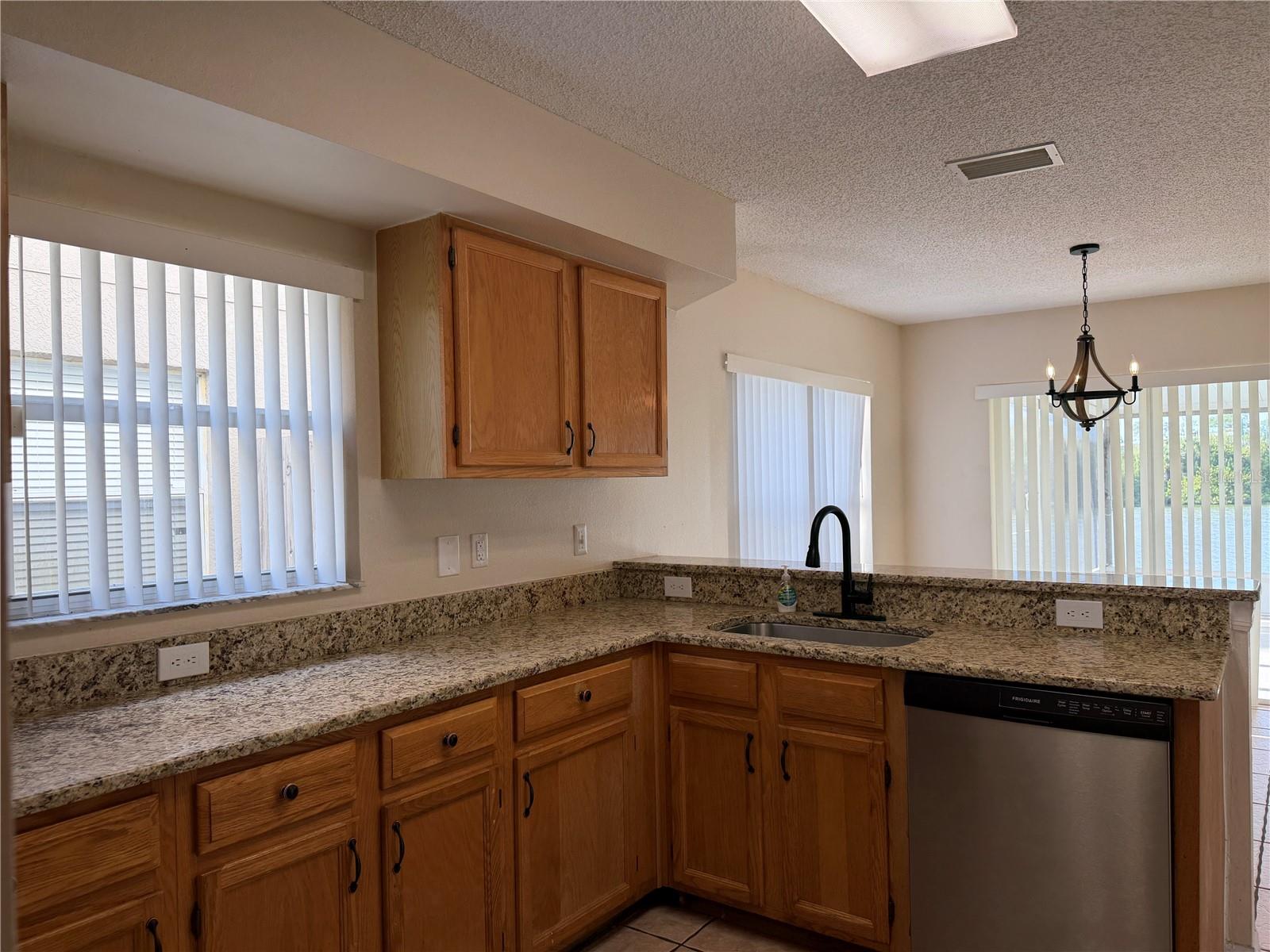 Image 6 of 27 For 758 Burlwood Street