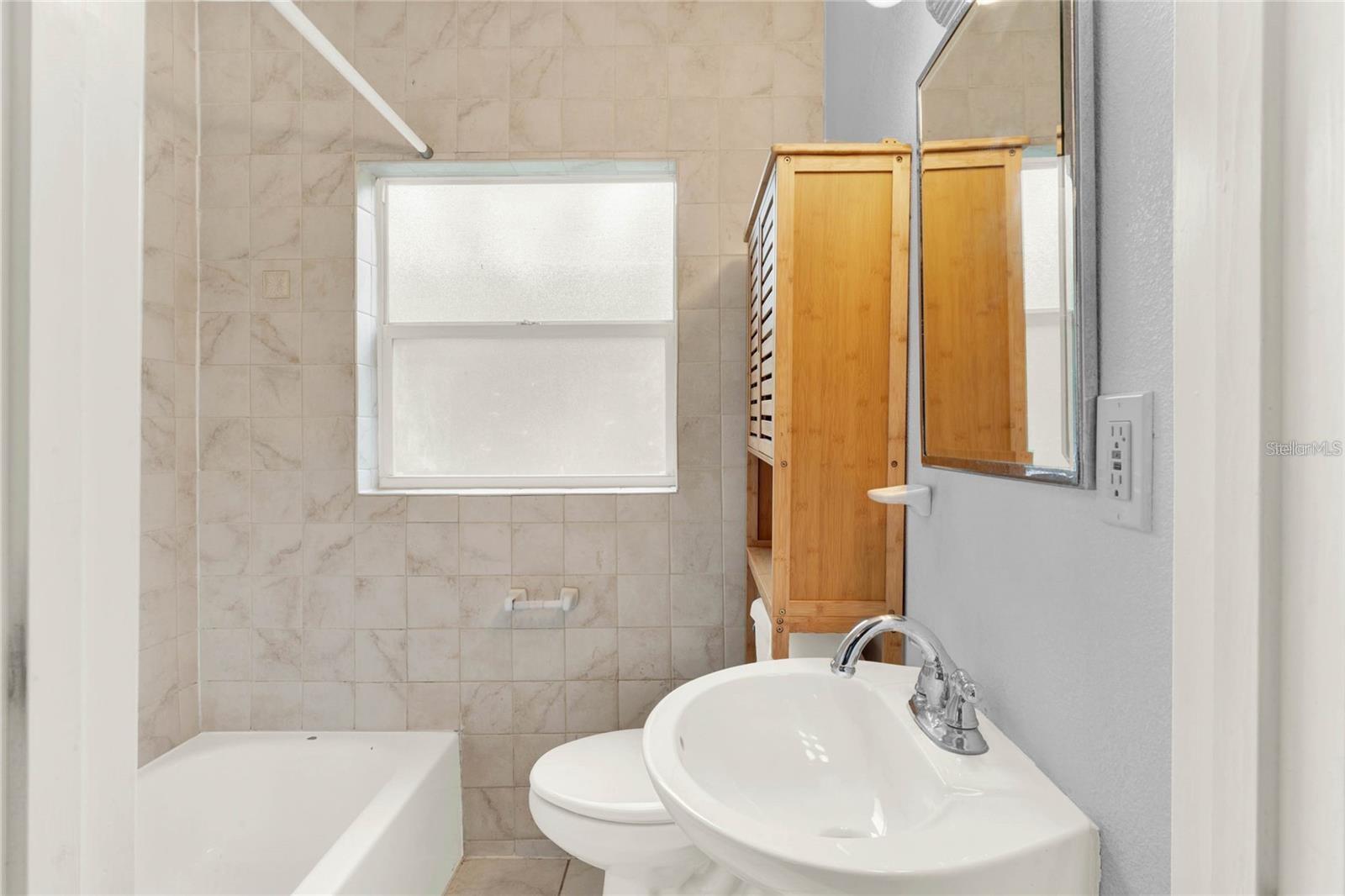 Image 13 of 17 For 1020 Alba Drive