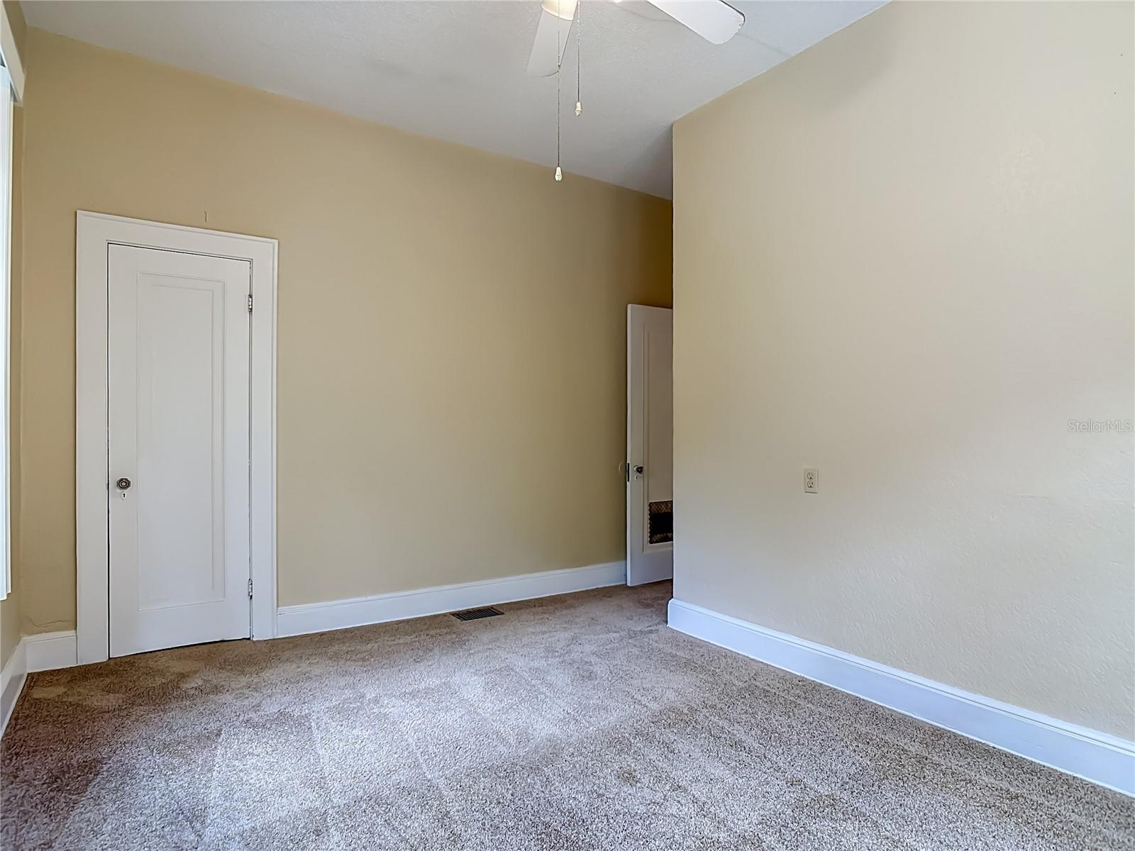 Image 15 of 54 For 224 Salisbury Avenue