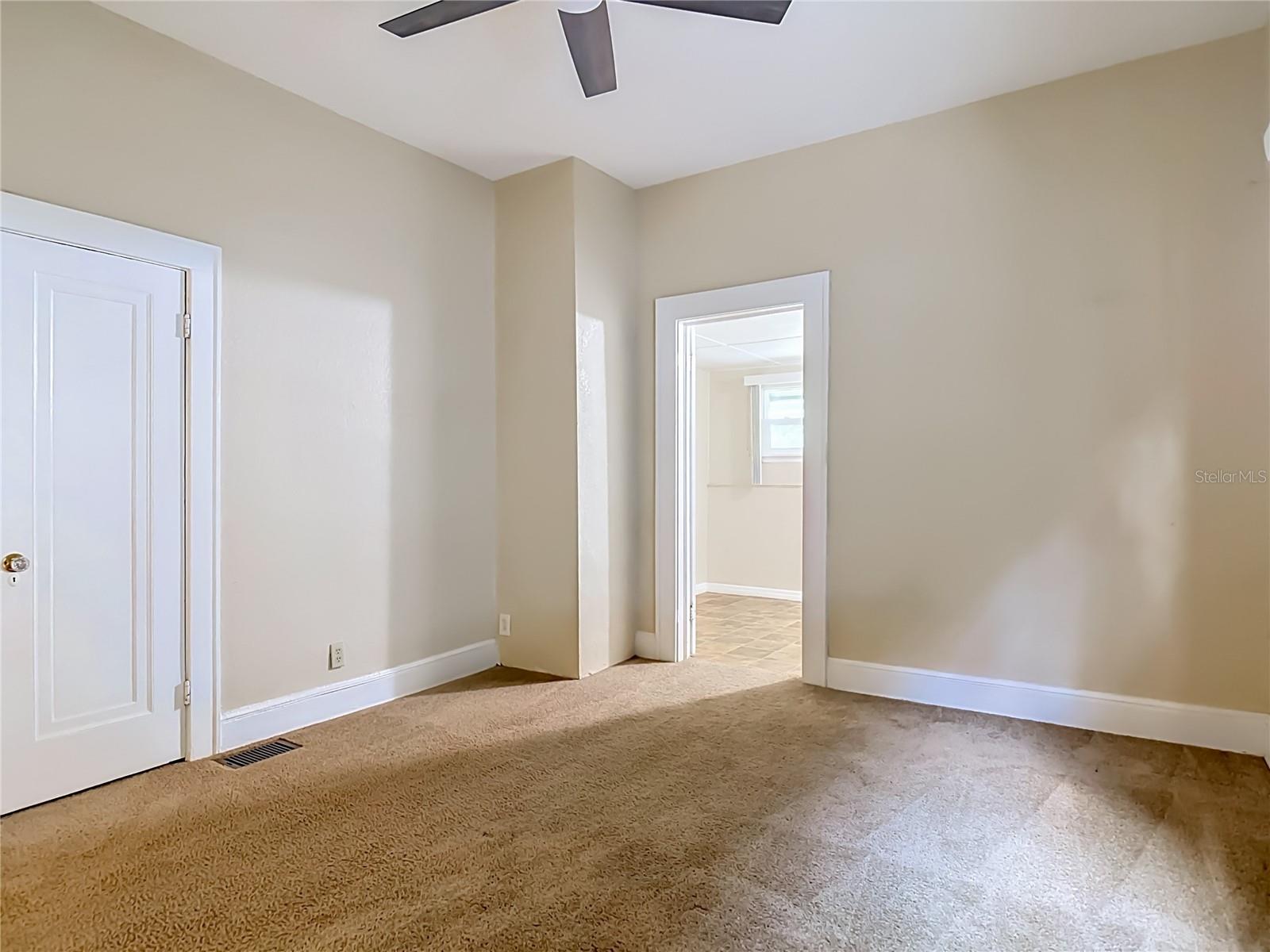 Image 18 of 54 For 224 Salisbury Avenue