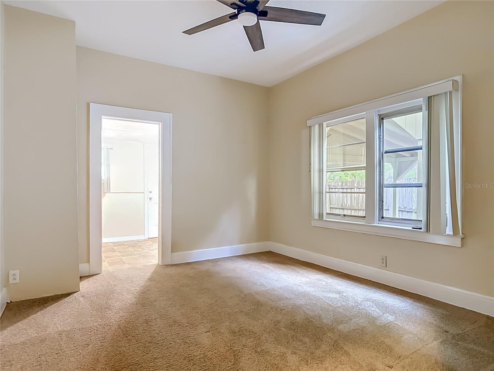 Image 19 of 54 For 224 Salisbury Avenue