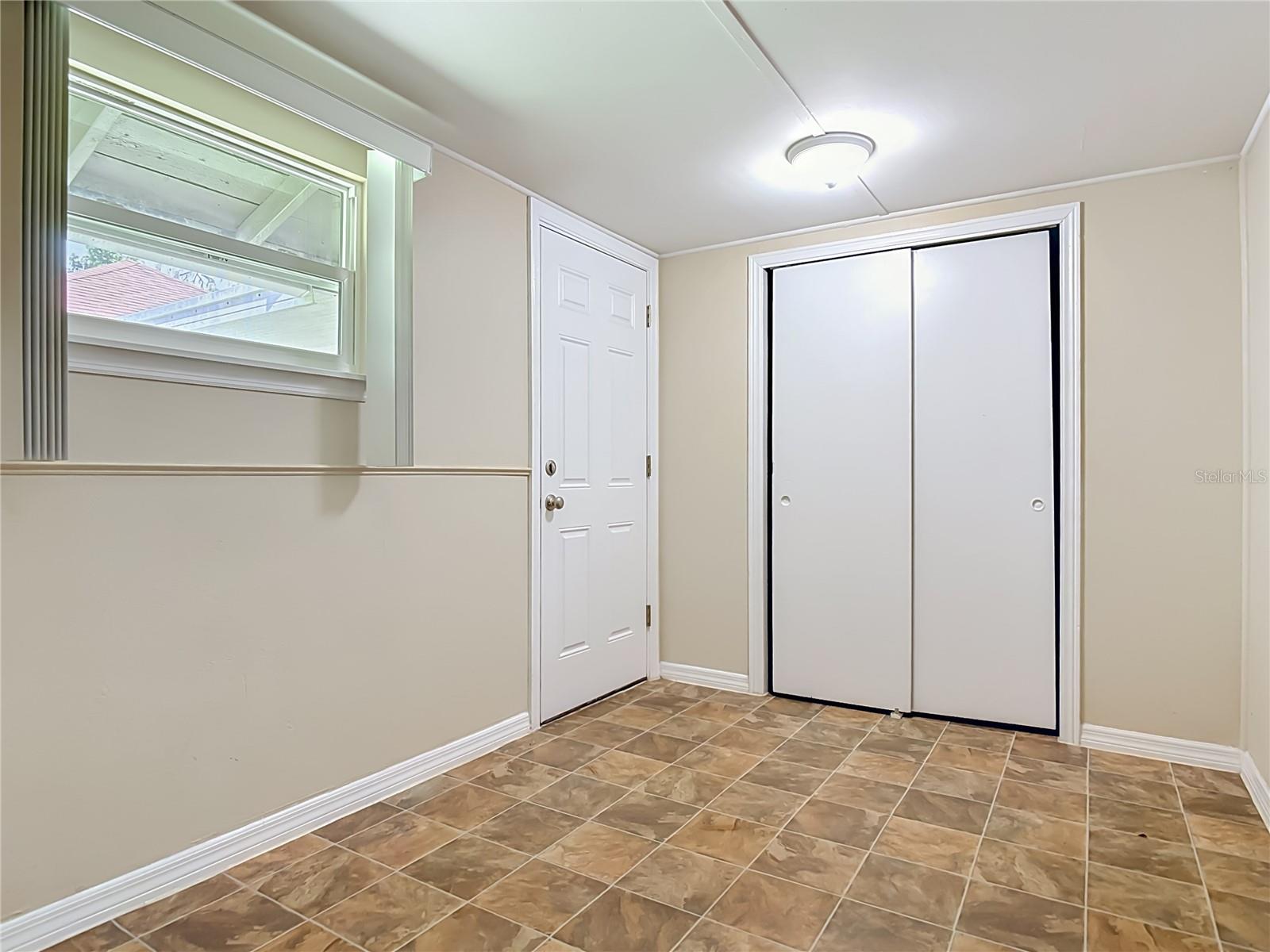 Image 22 of 54 For 224 Salisbury Avenue