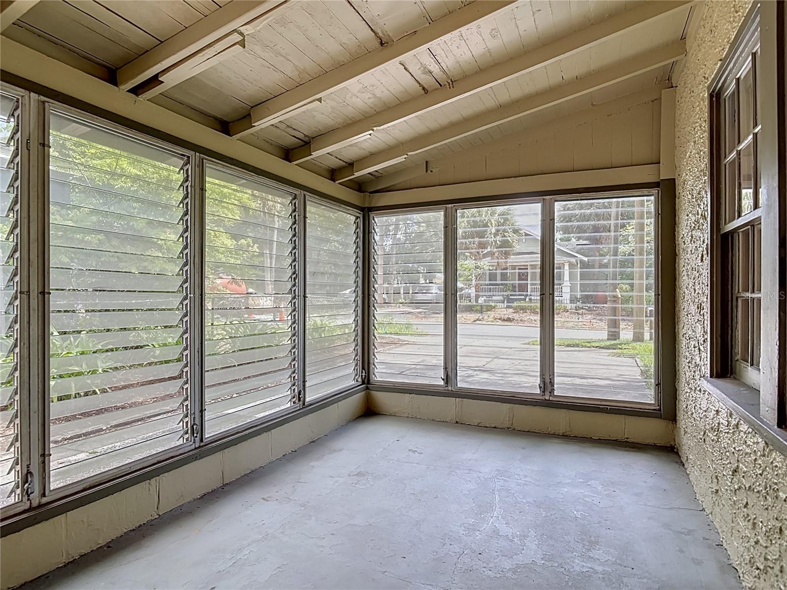 Image 26 of 54 For 224 Salisbury Avenue