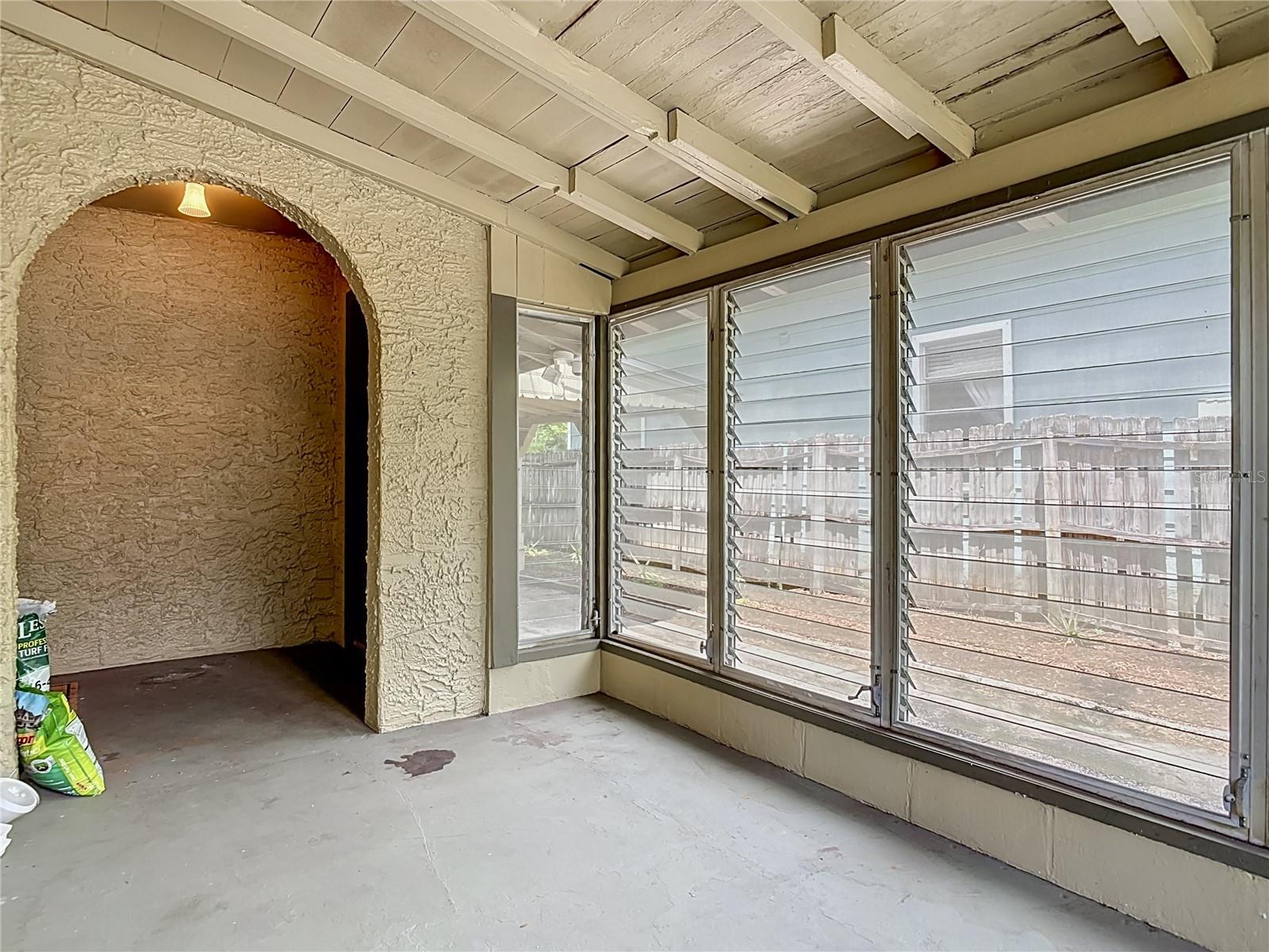 Image 27 of 54 For 224 Salisbury Avenue