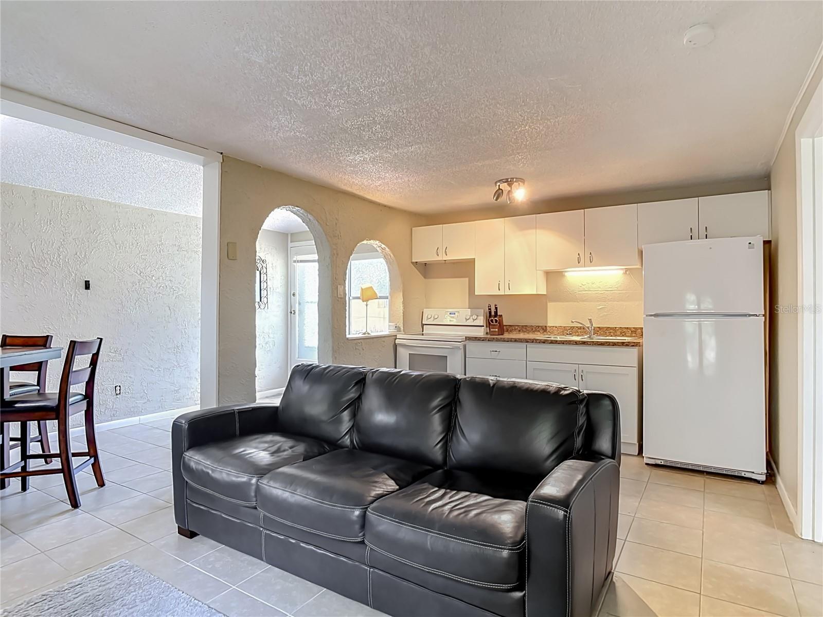 Image 31 of 54 For 224 Salisbury Avenue