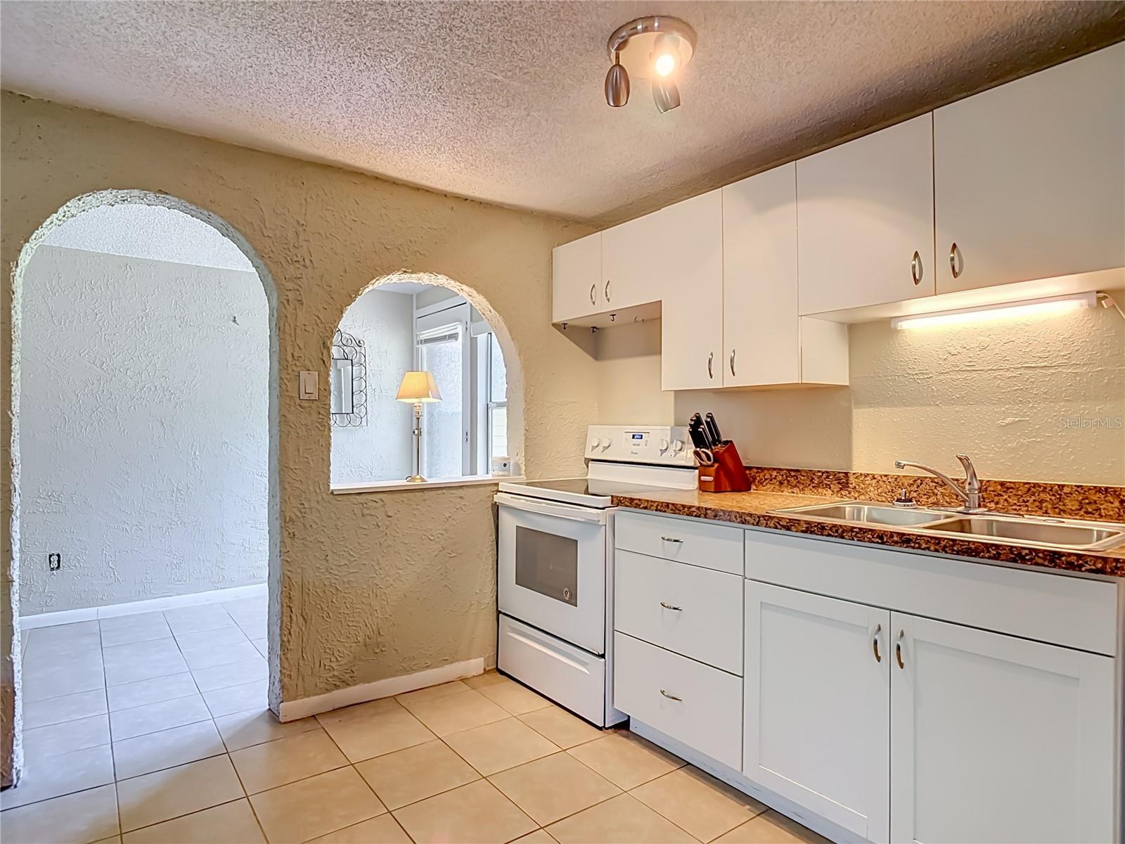 Image 37 of 54 For 224 Salisbury Avenue