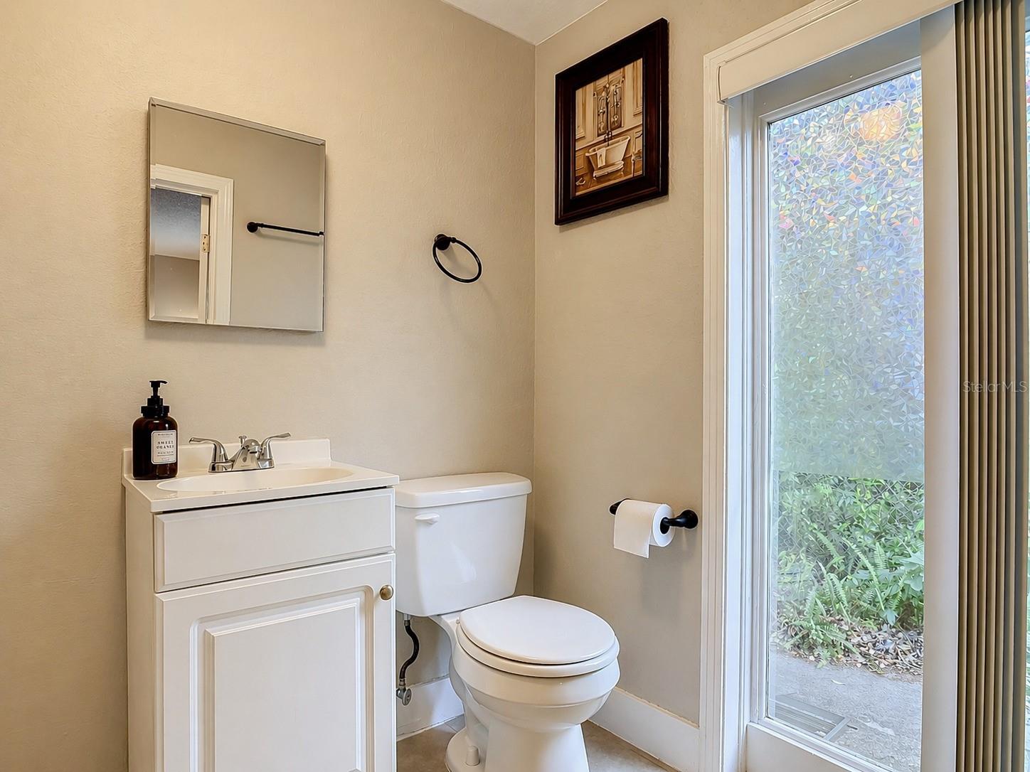 Image 40 of 54 For 224 Salisbury Avenue