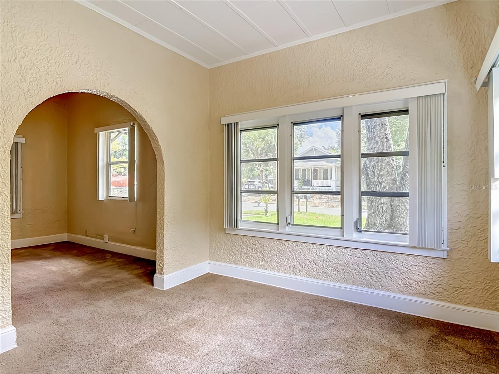 Image 6 of 54 For 224 Salisbury Avenue