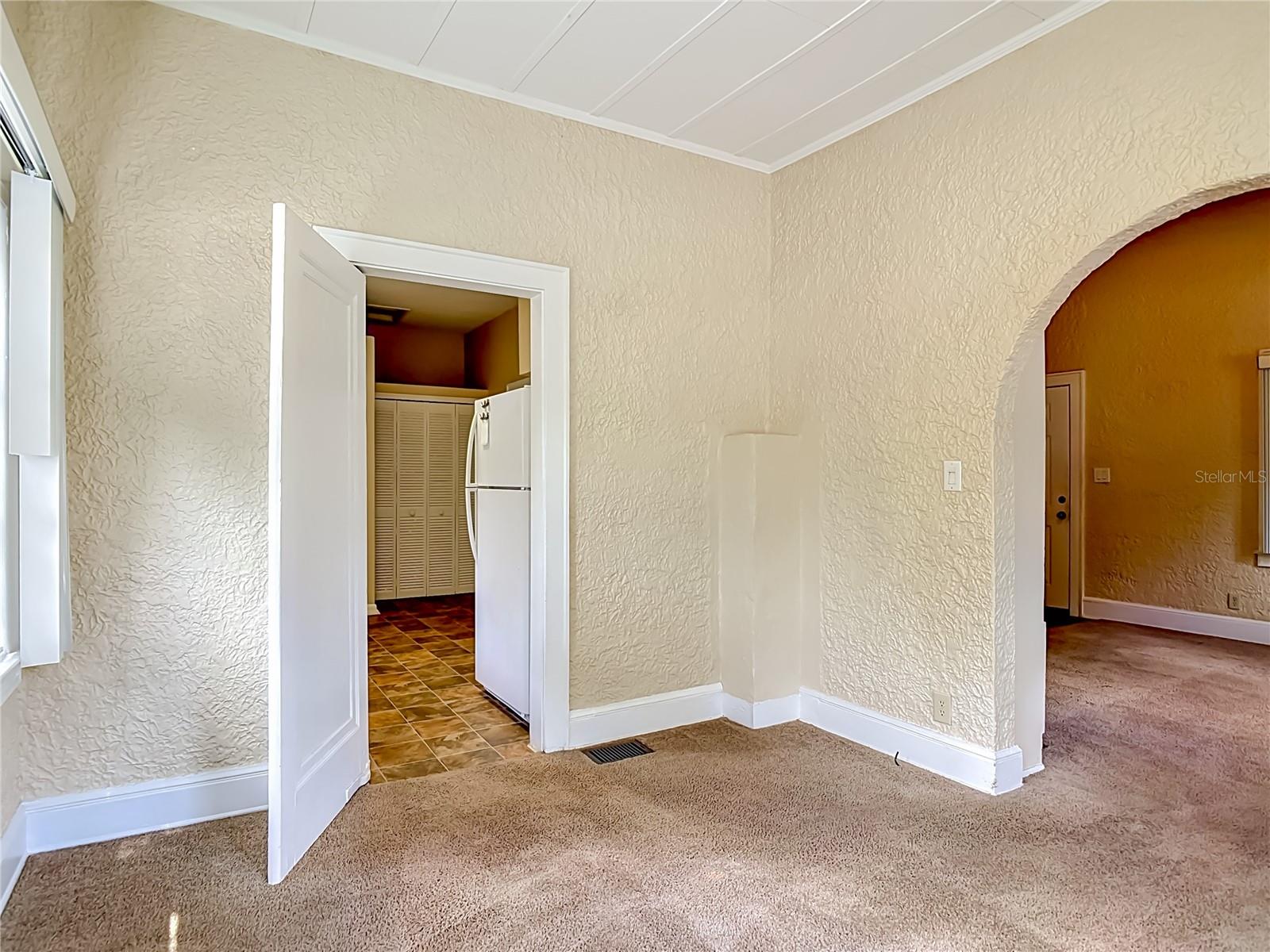 Image 9 of 54 For 224 Salisbury Avenue