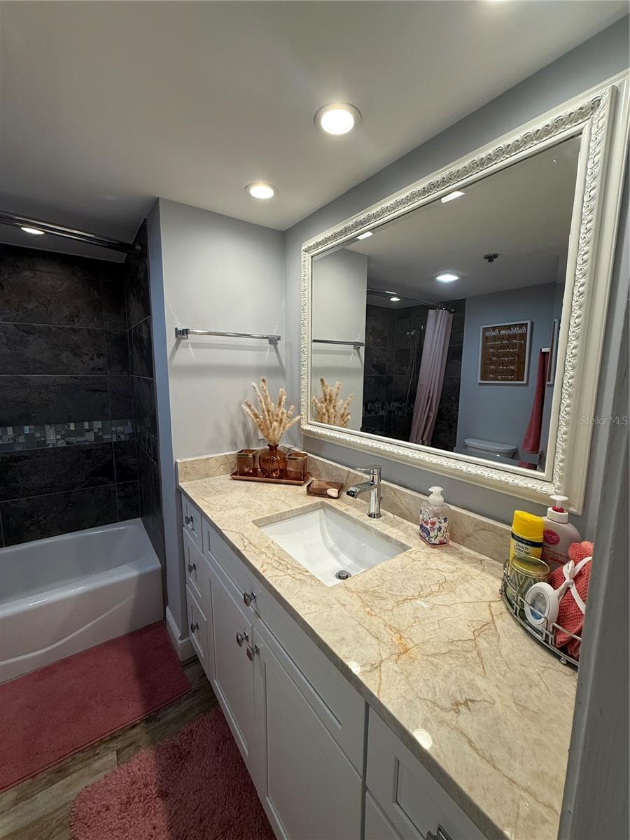 Image 33 of 51 For 1020 Michigan Street 1020