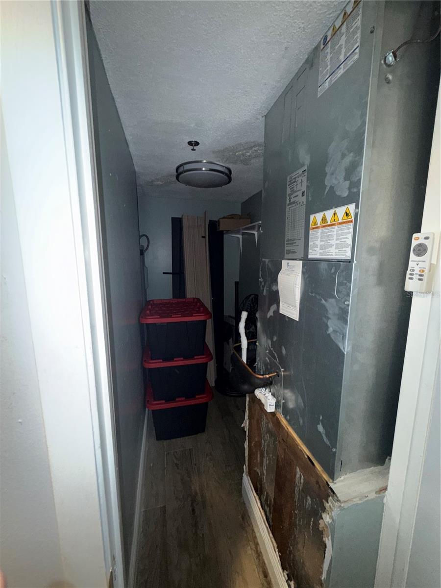 Image 35 of 51 For 1020 Michigan Street 1020