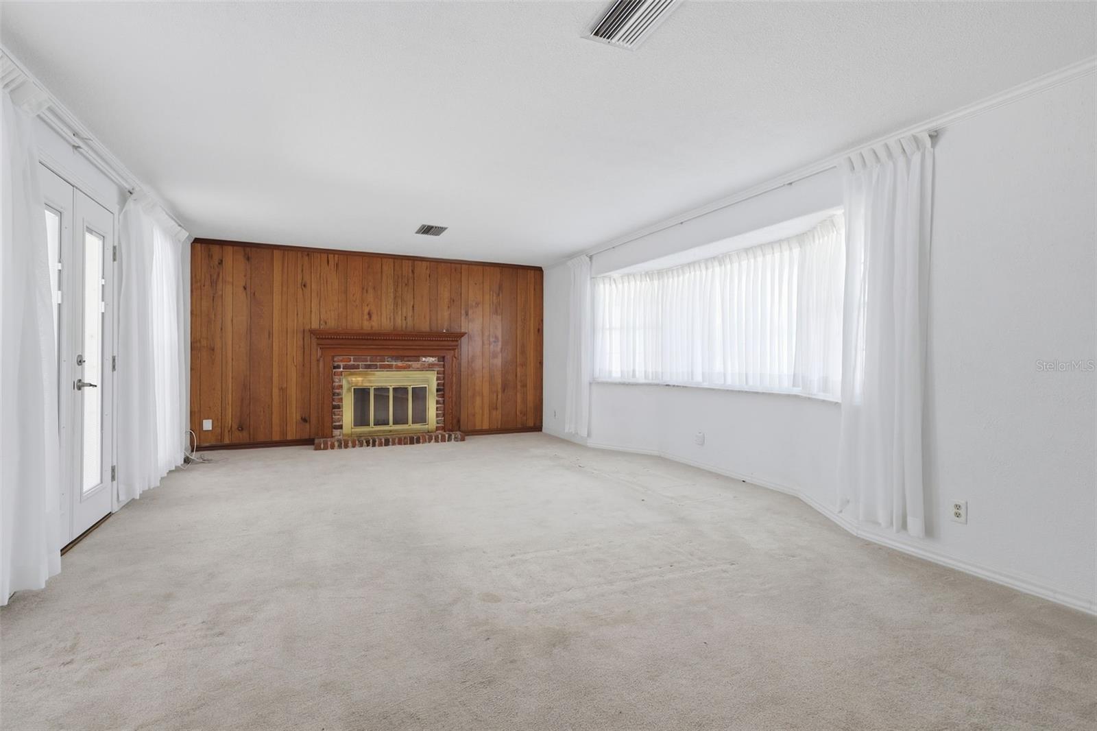 Image 15 of 42 For 102 Ann Rustin Drive