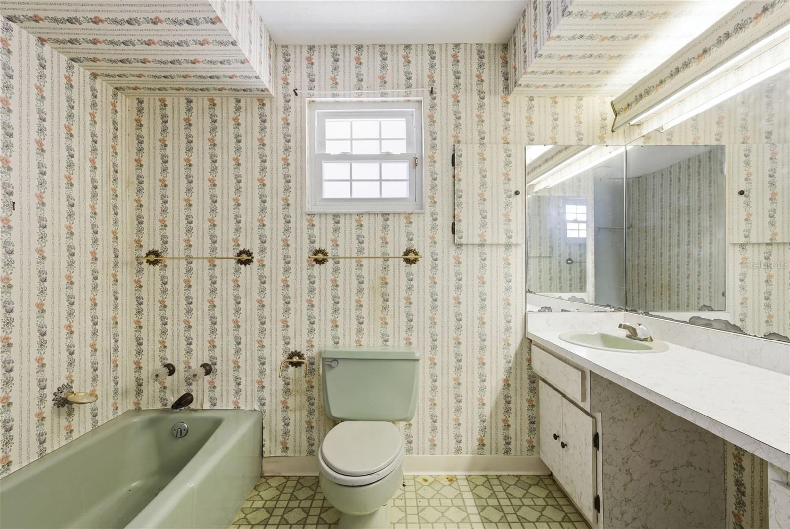 Image 26 of 42 For 102 Ann Rustin Drive