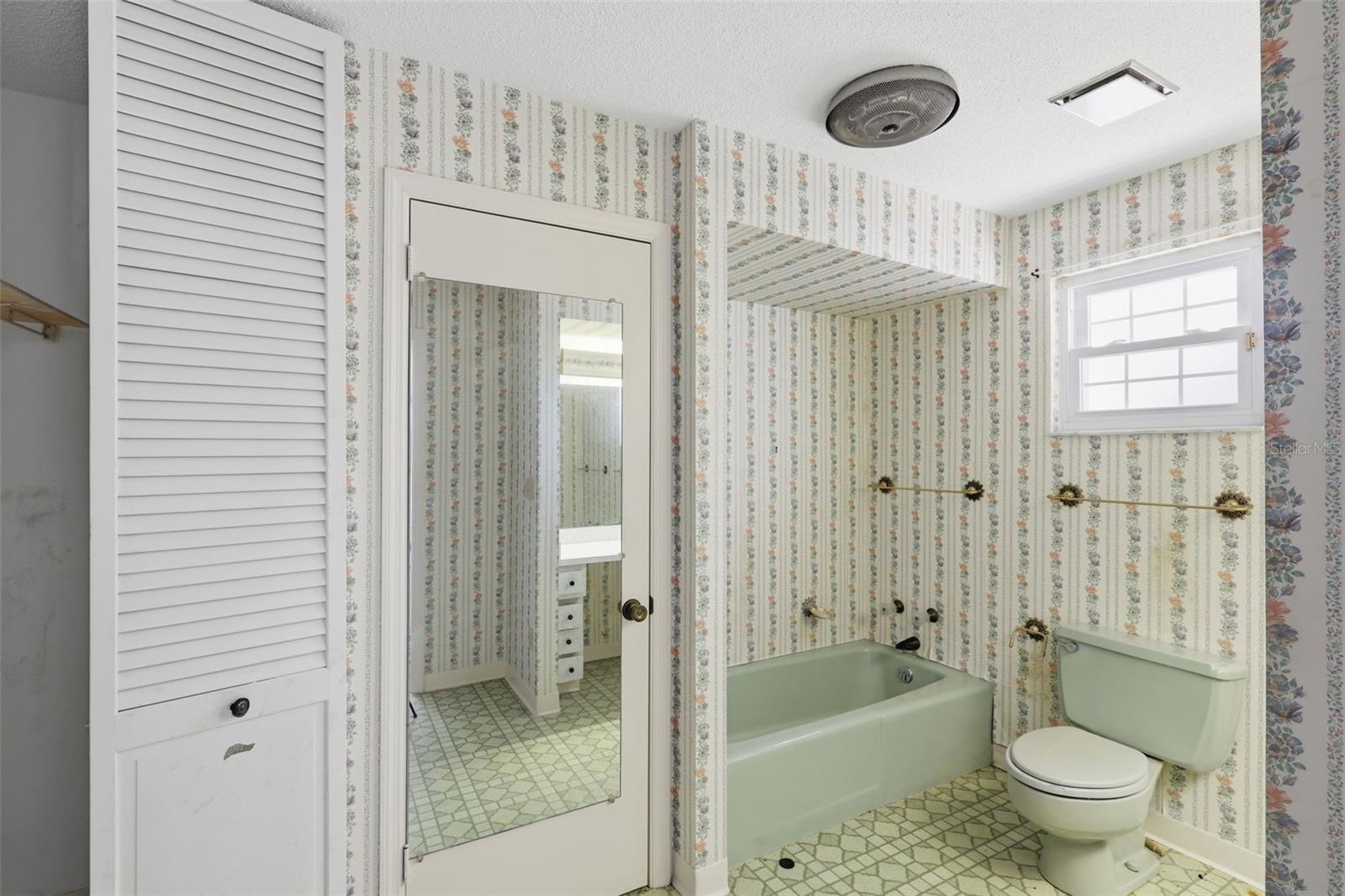 Image 27 of 42 For 102 Ann Rustin Drive