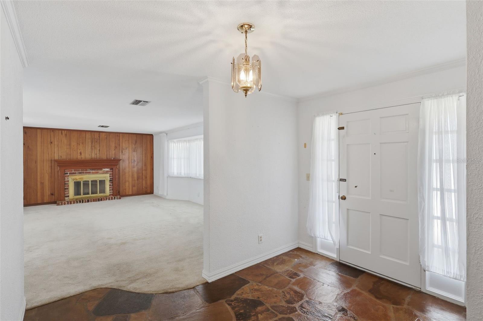 Image 4 of 42 For 102 Ann Rustin Drive