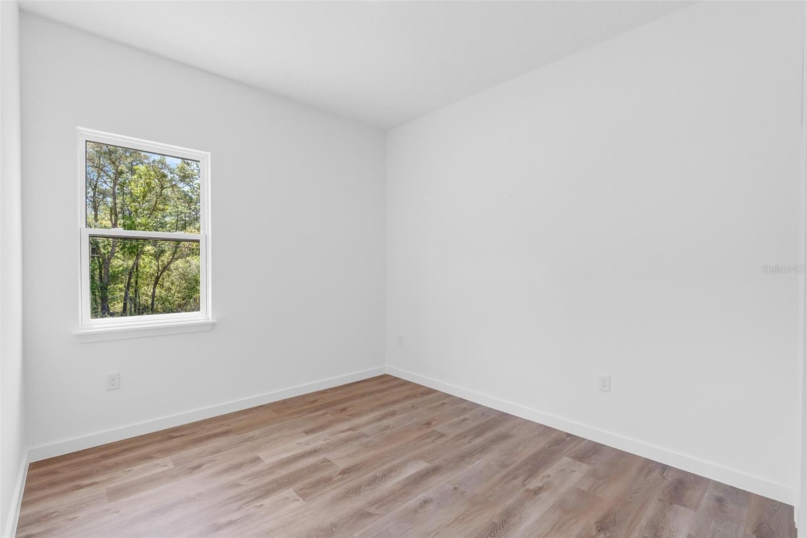 Image 24 of 49 For 8812 Lansen Way