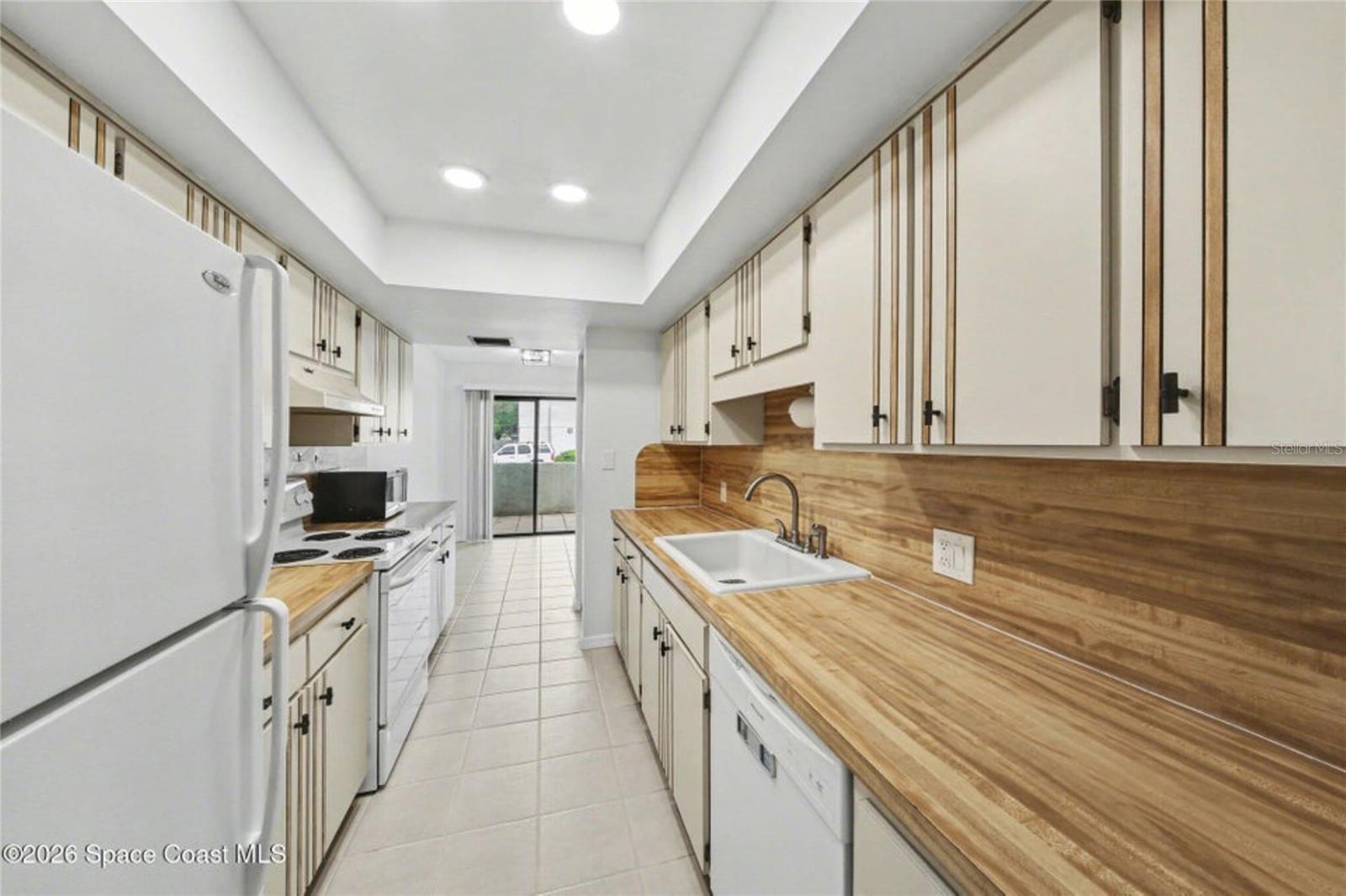 Image 11 of 29 For 1987 Dipol Court