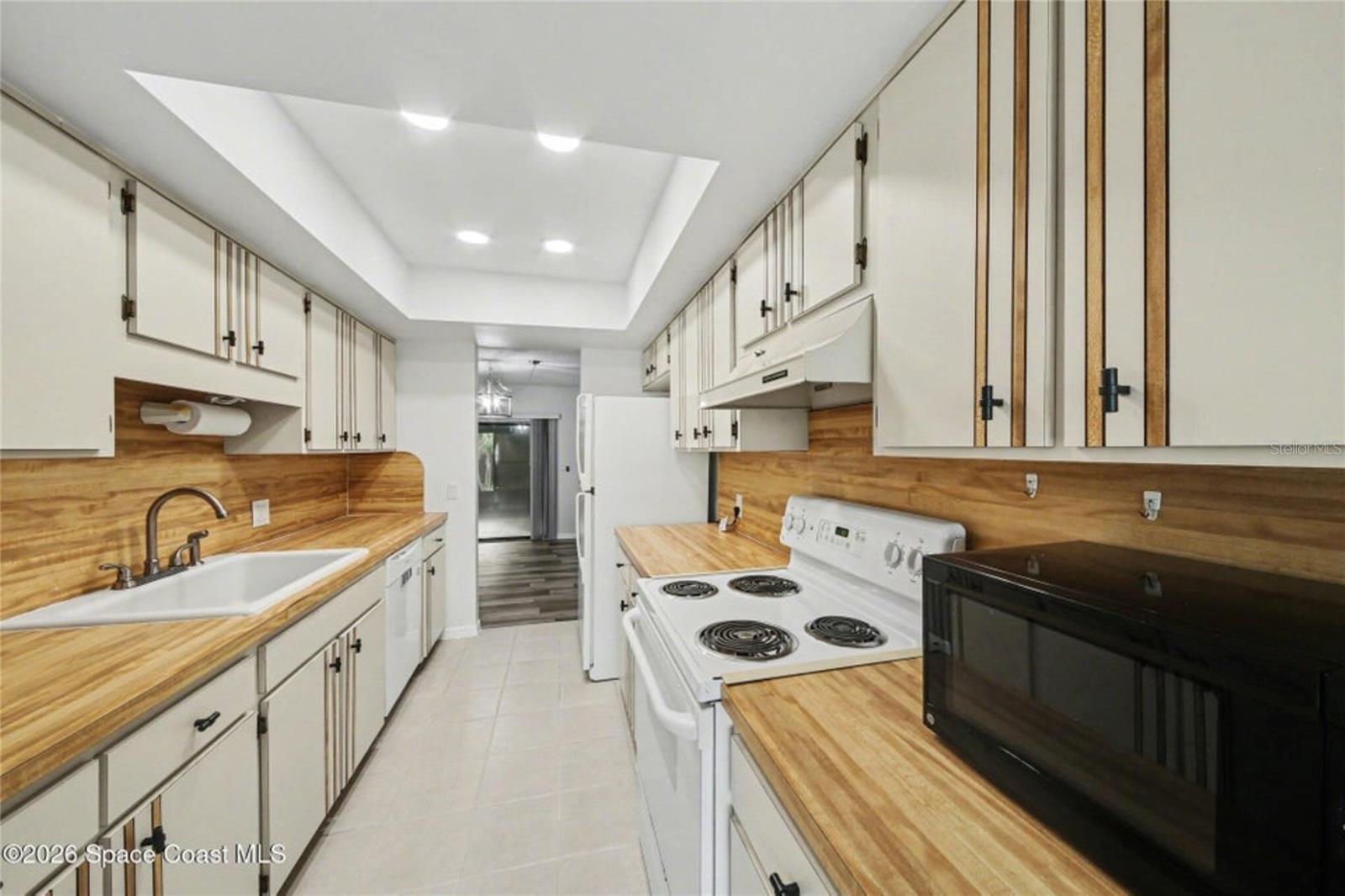 Image 12 of 29 For 1987 Dipol Court