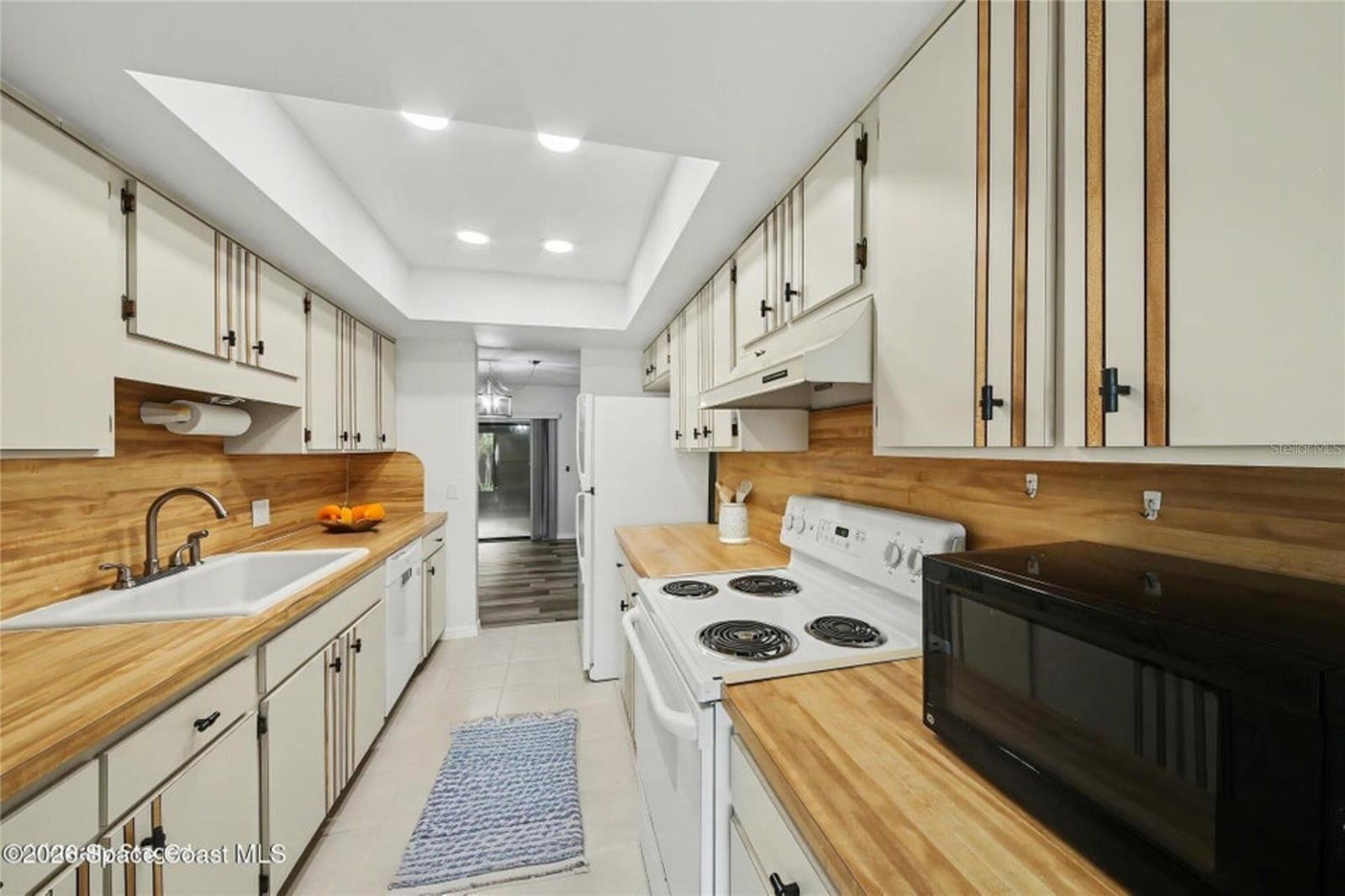 Image 13 of 29 For 1987 Dipol Court