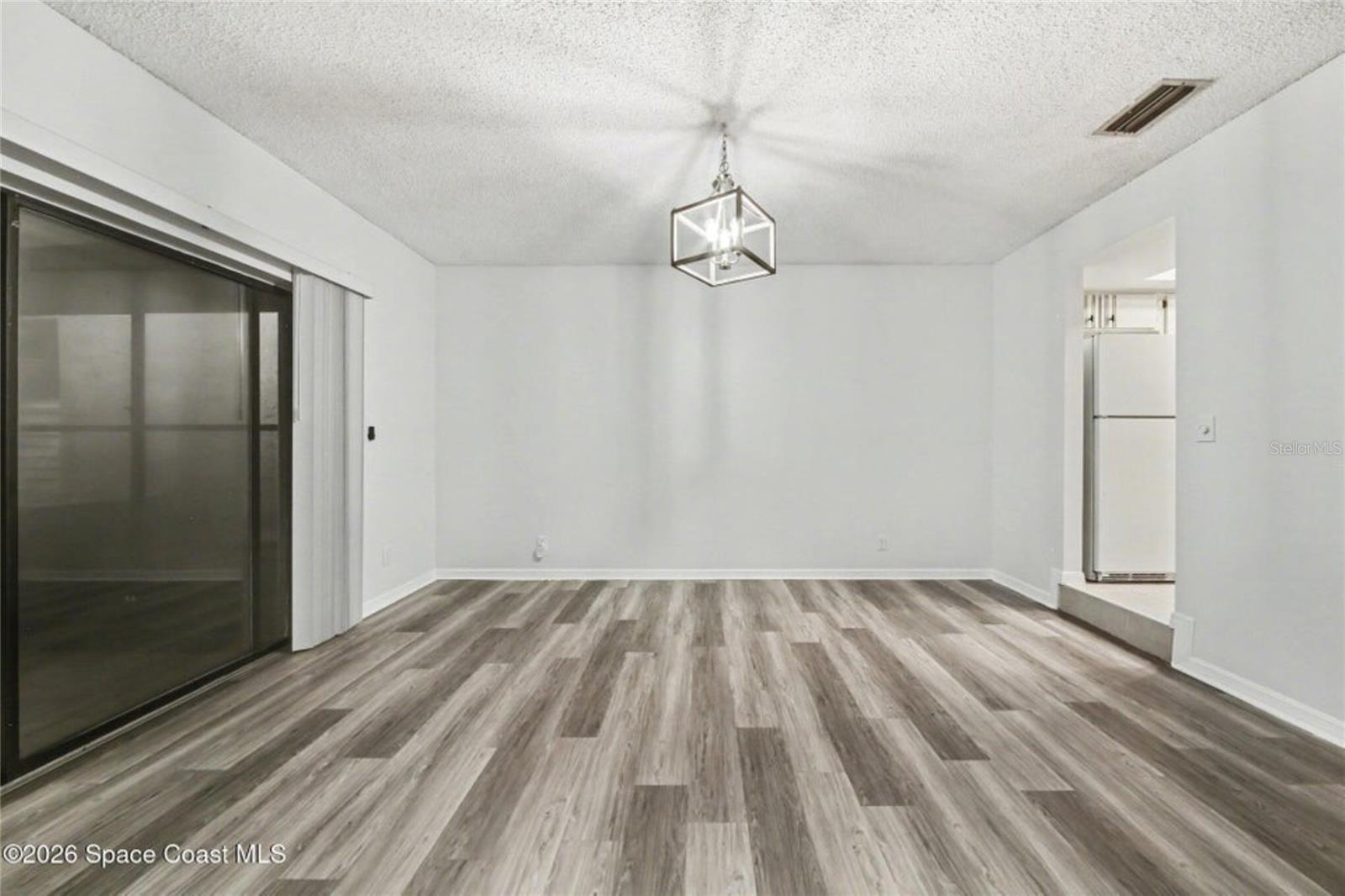 Image 14 of 29 For 1987 Dipol Court