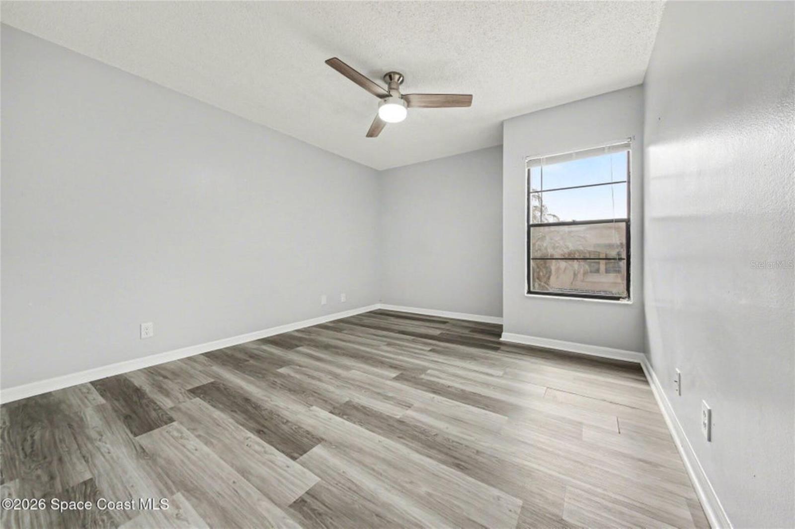 Image 16 of 29 For 1987 Dipol Court