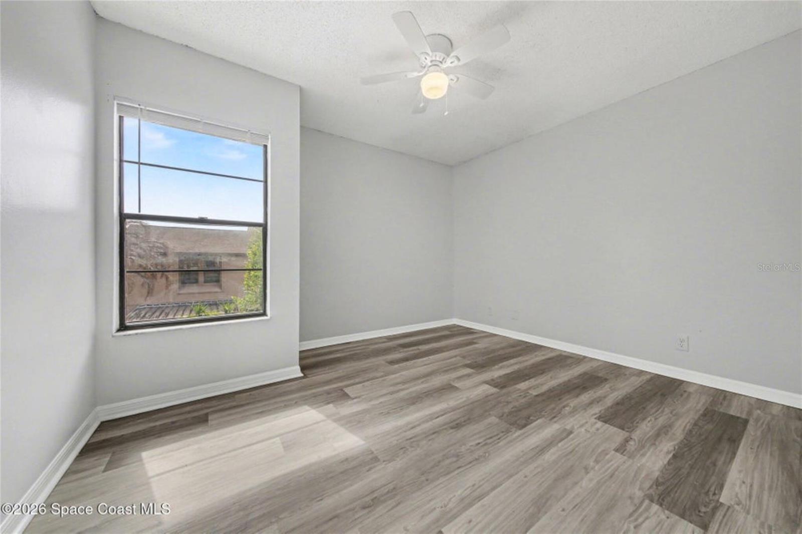 Image 17 of 29 For 1987 Dipol Court