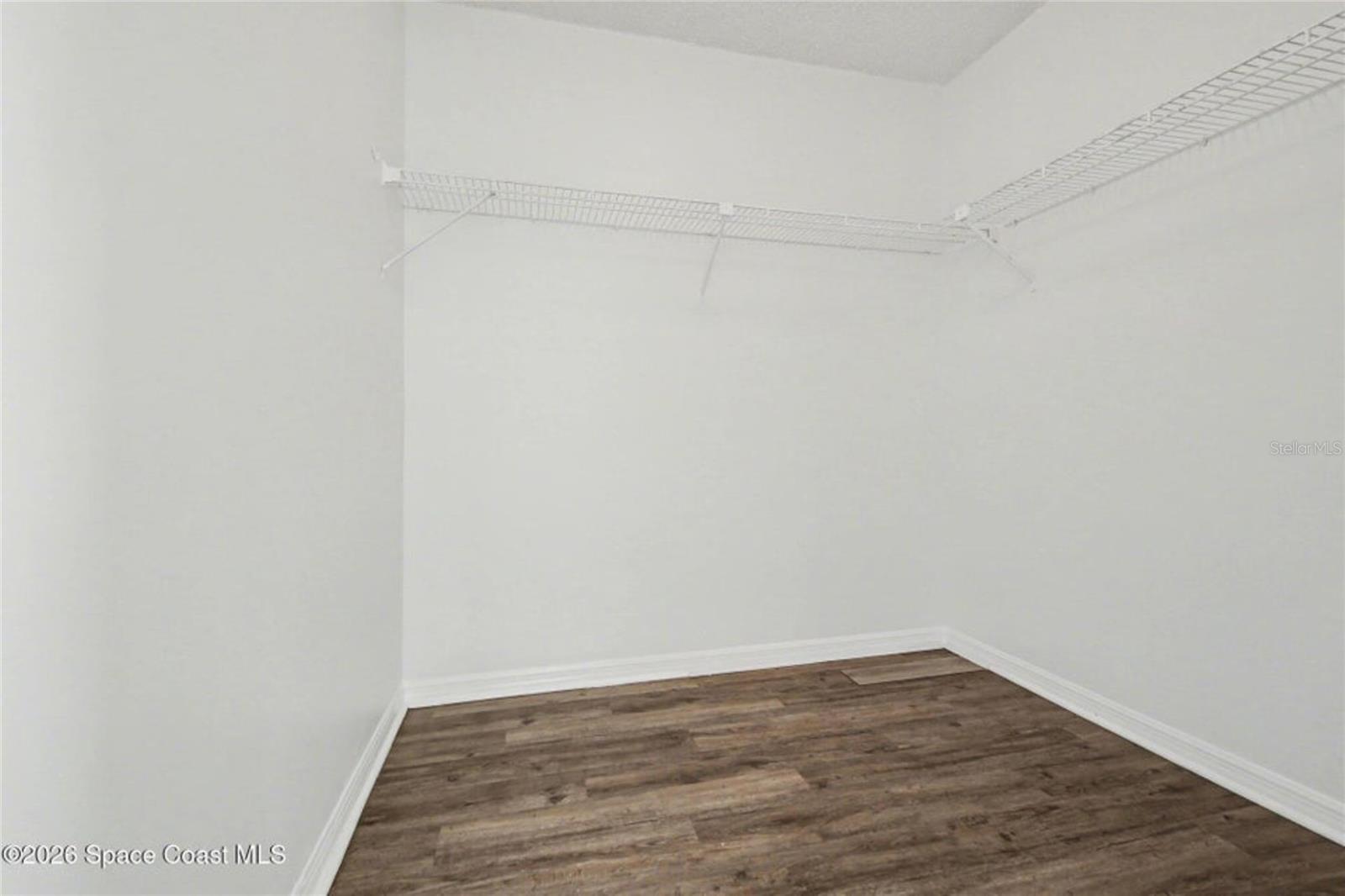 Image 21 of 29 For 1987 Dipol Court