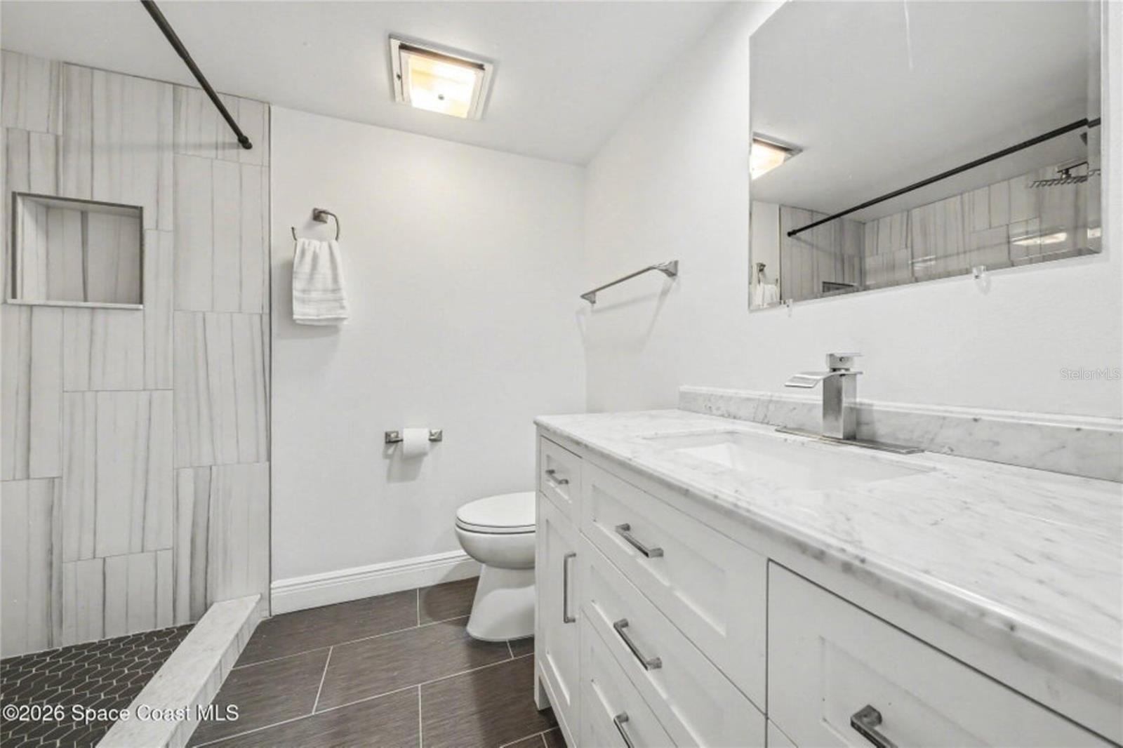 Image 23 of 29 For 1987 Dipol Court