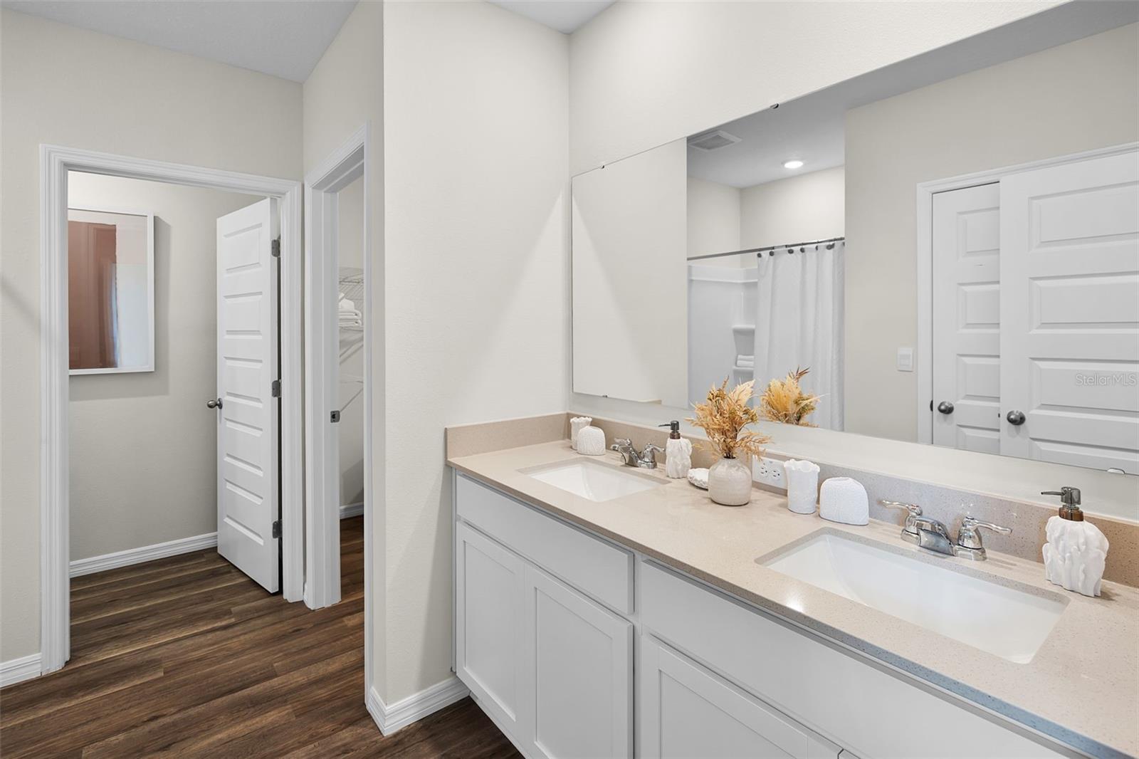 Image 16 of 34 For 8583 Cape Fox Cove