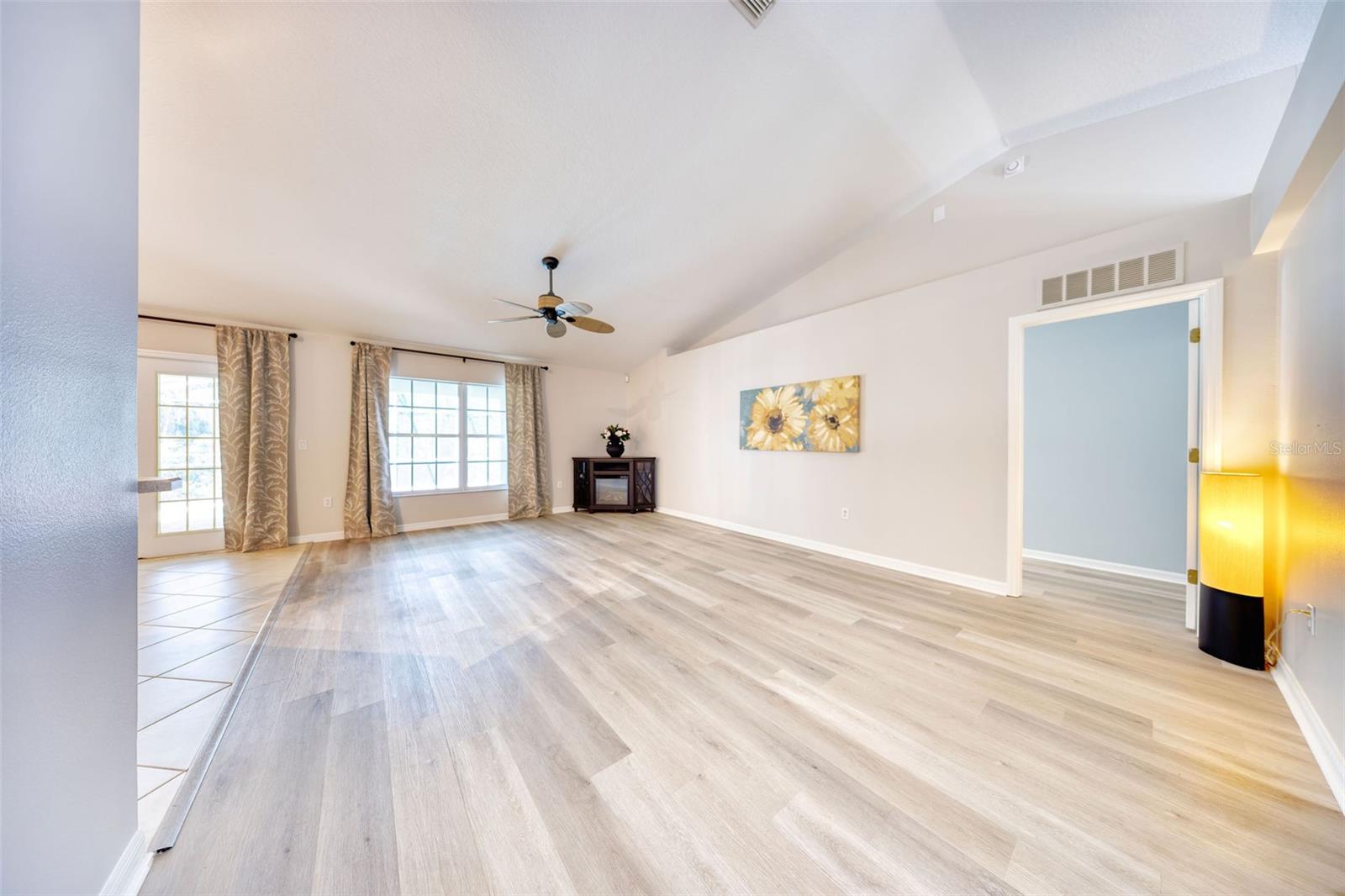Image 11 of 37 For 1445 Bent Oaks Boulevard