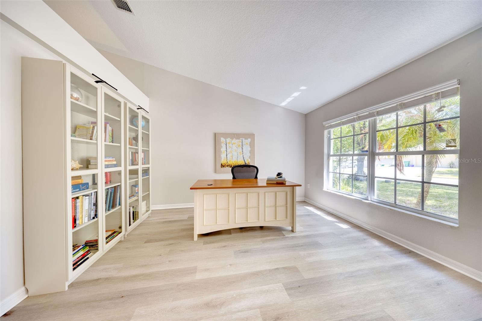 Image 6 of 37 For 1445 Bent Oaks Boulevard