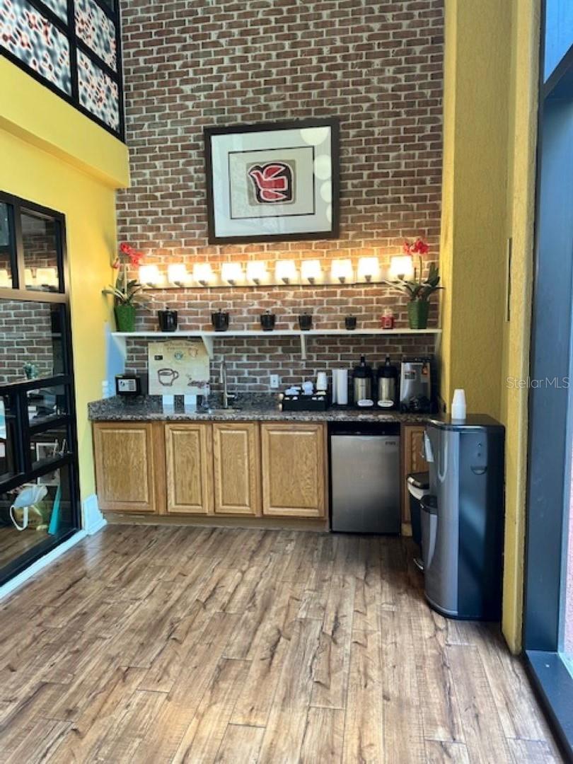 Image 22 of 34 For 911 Orange Avenue 520