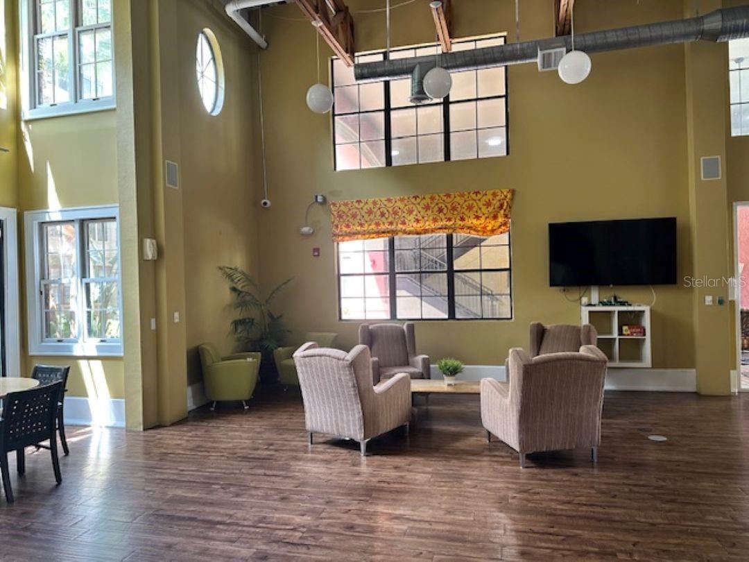 Image 24 of 34 For 911 Orange Avenue 520