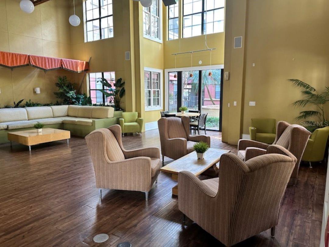 Image 25 of 34 For 911 Orange Avenue 520