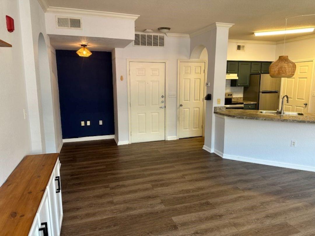 Image 3 of 34 For 911 Orange Avenue 520