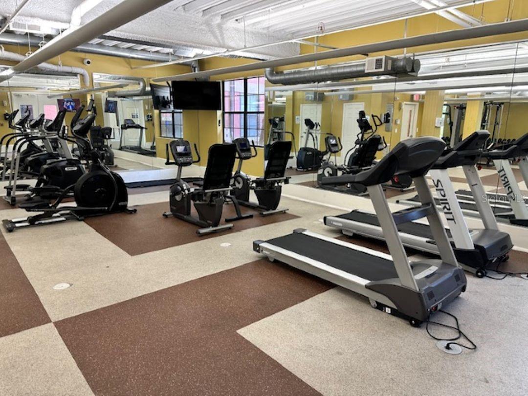 Image 32 of 34 For 911 Orange Avenue 520