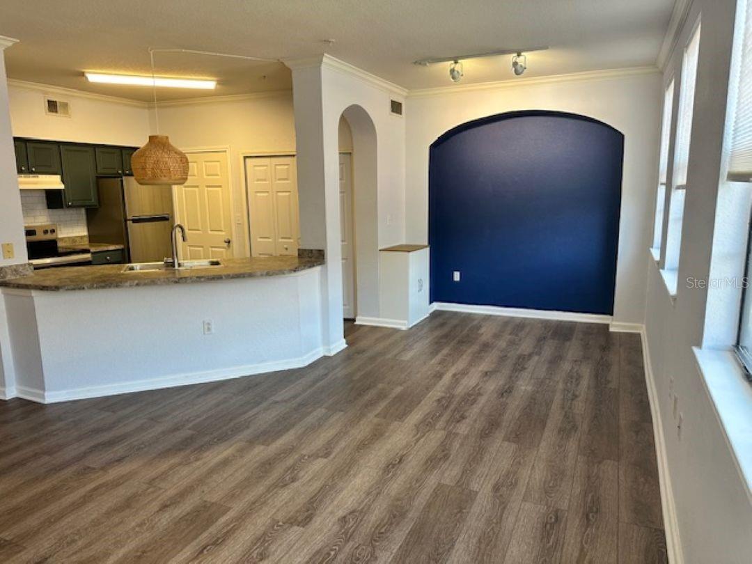 Image 4 of 34 For 911 Orange Avenue 520