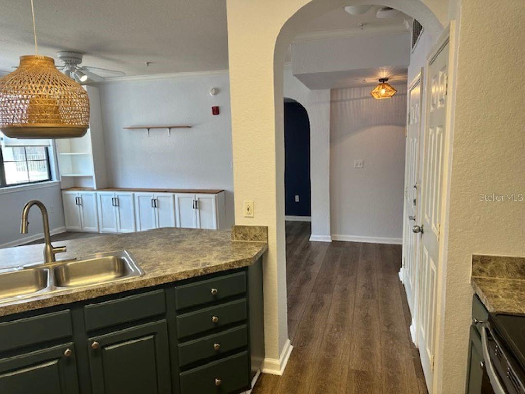 Image 7 of 34 For 911 Orange Avenue 520