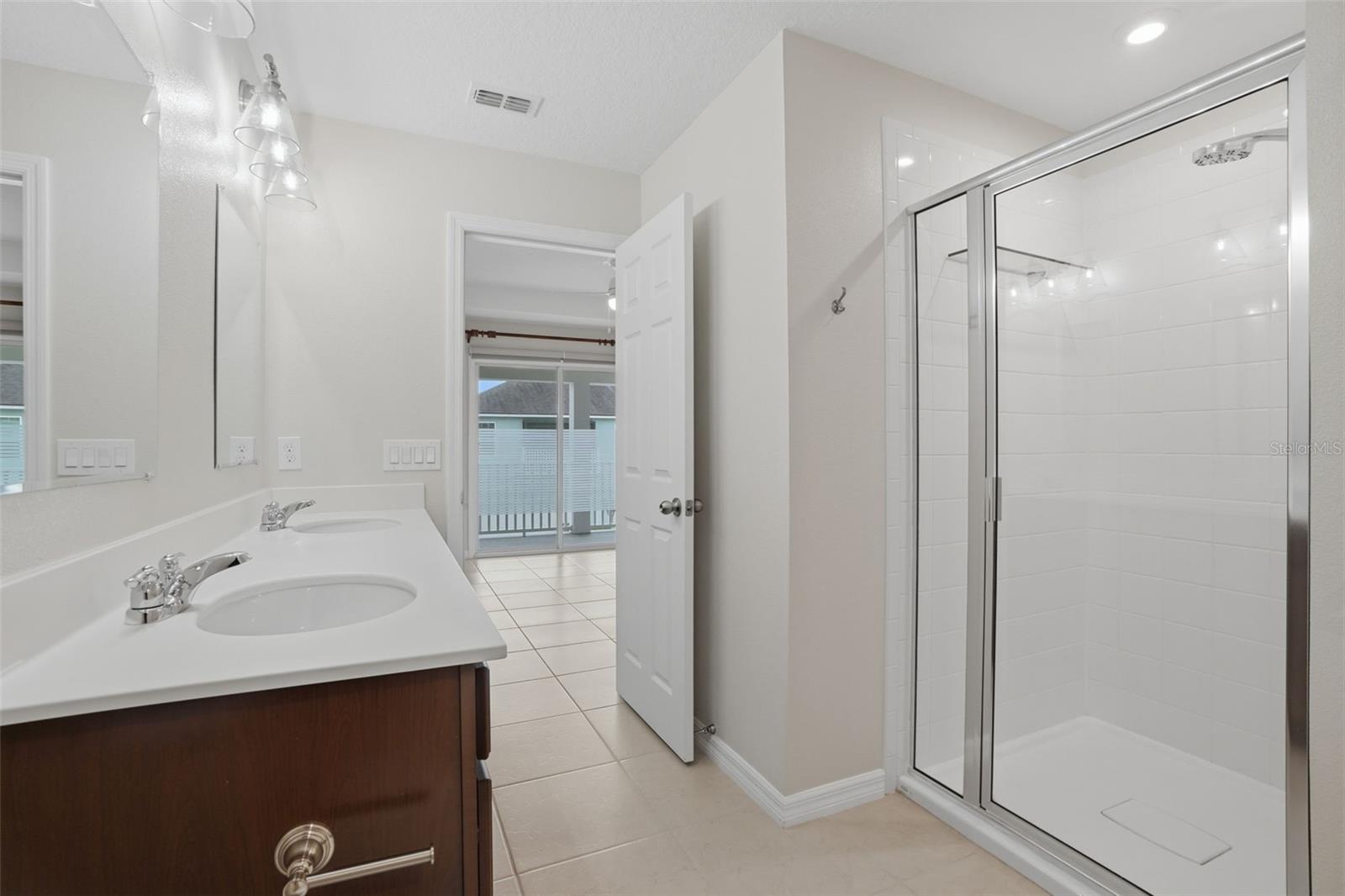 Image 16 of 23 For 9915 Highland Sky Alley