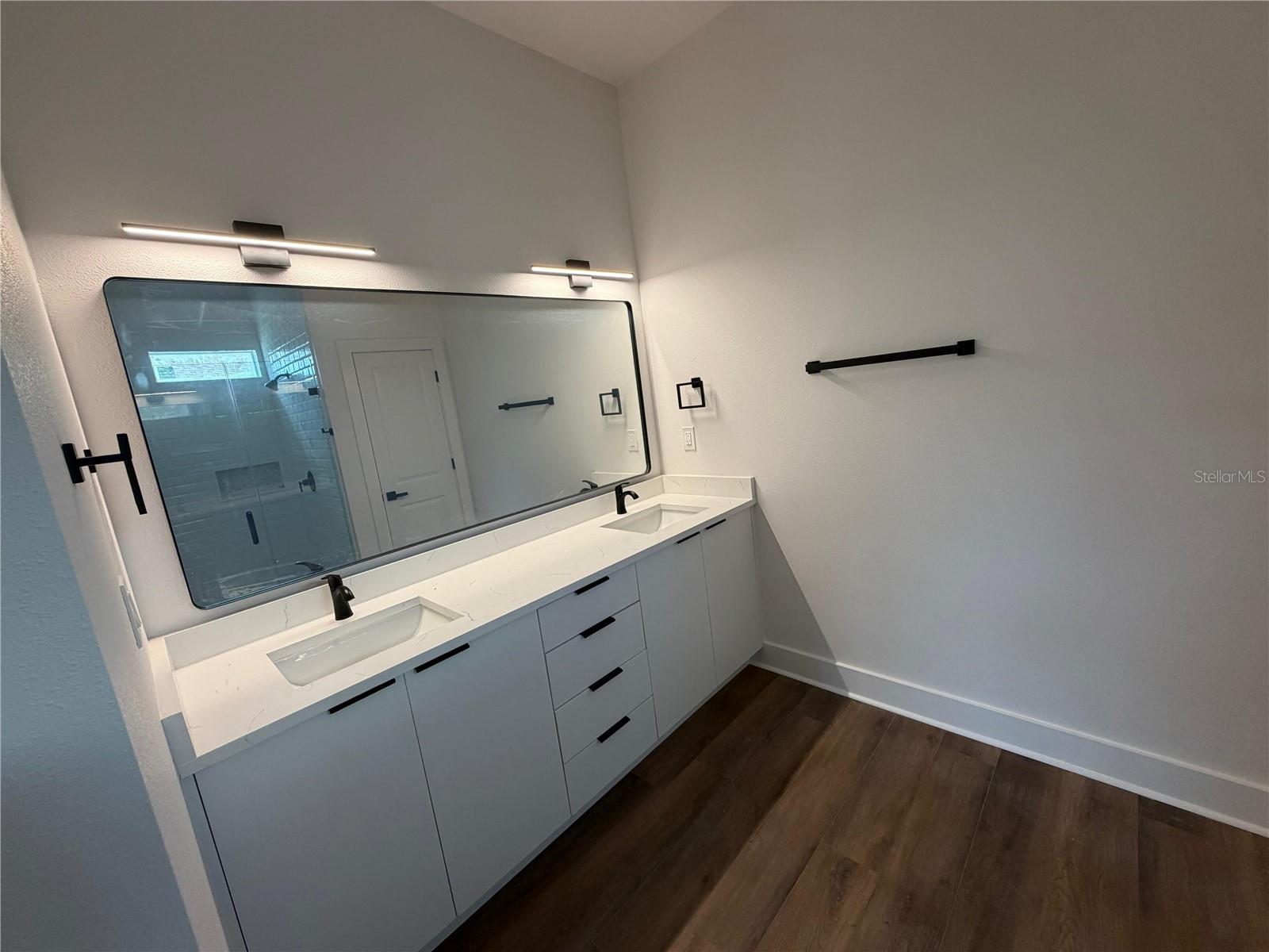 Image 13 of 27 For 162 Romany Loop