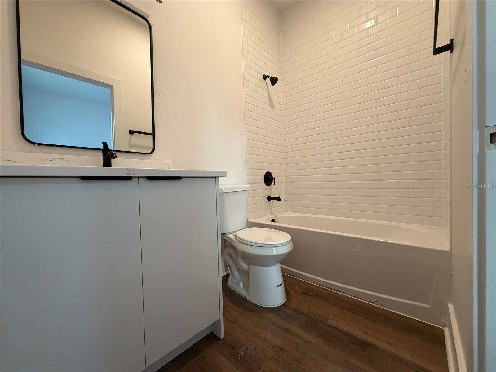 Image 14 of 27 For 162 Romany Loop