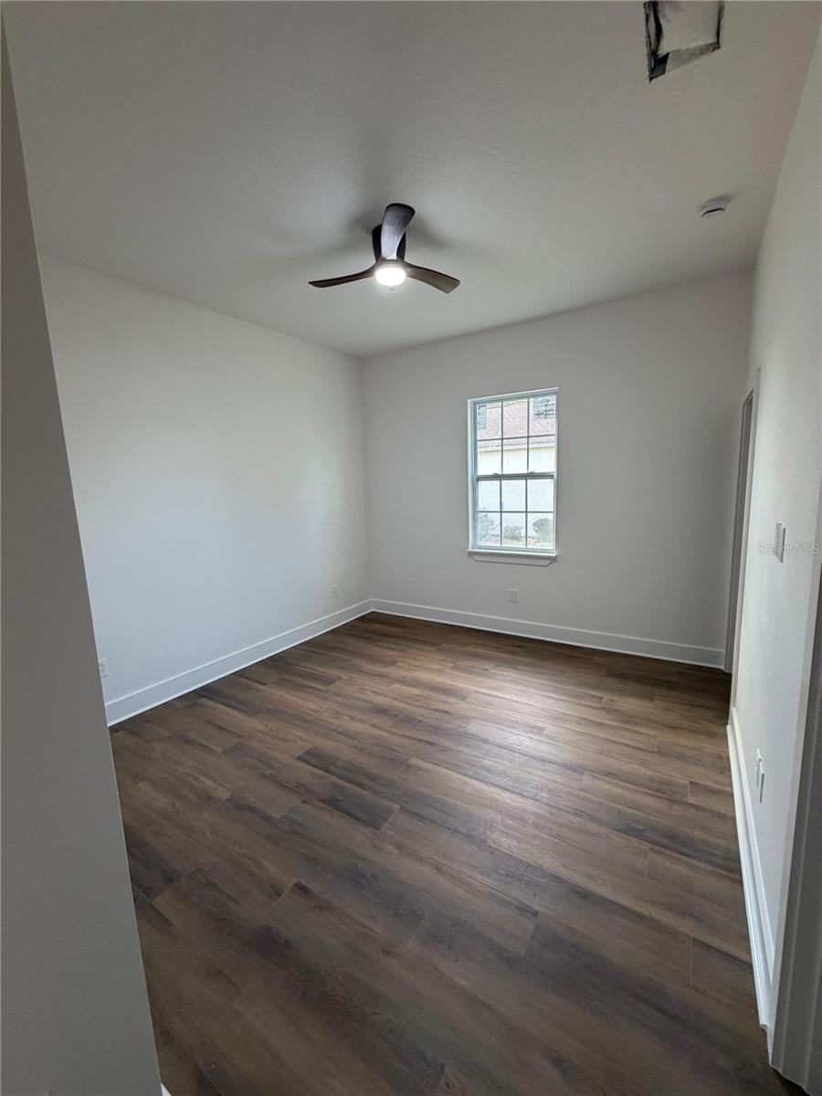 Image 17 of 27 For 162 Romany Loop