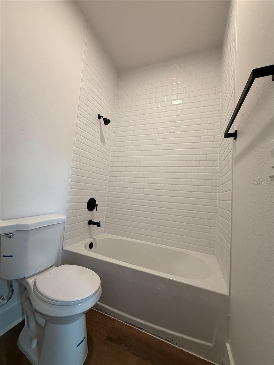 Image 19 of 27 For 162 Romany Loop