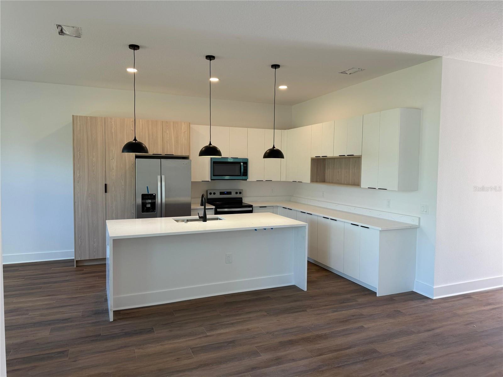 Image 2 of 27 For 162 Romany Loop