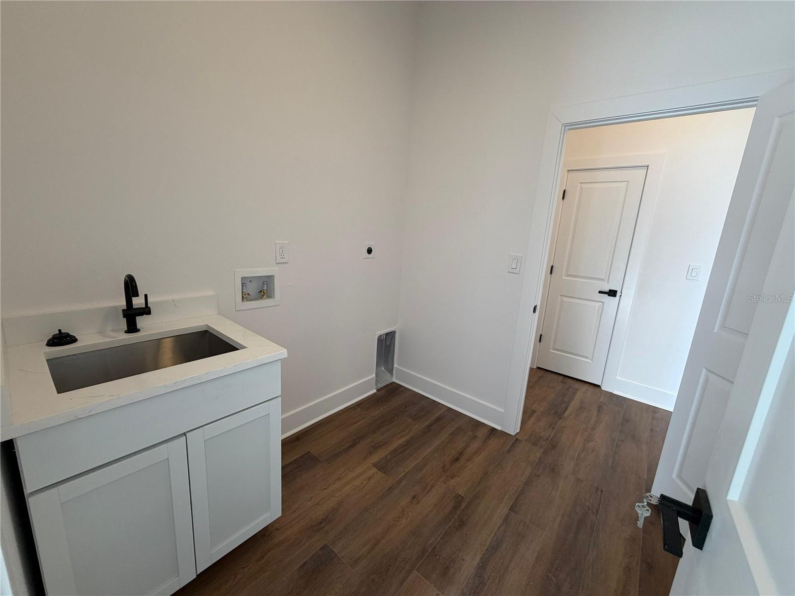 Image 20 of 27 For 162 Romany Loop