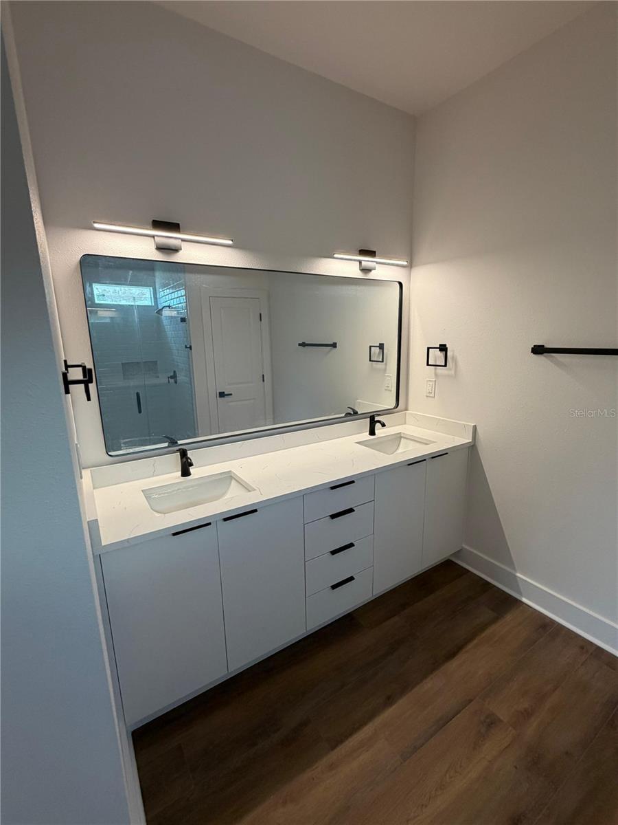 Image 22 of 27 For 162 Romany Loop