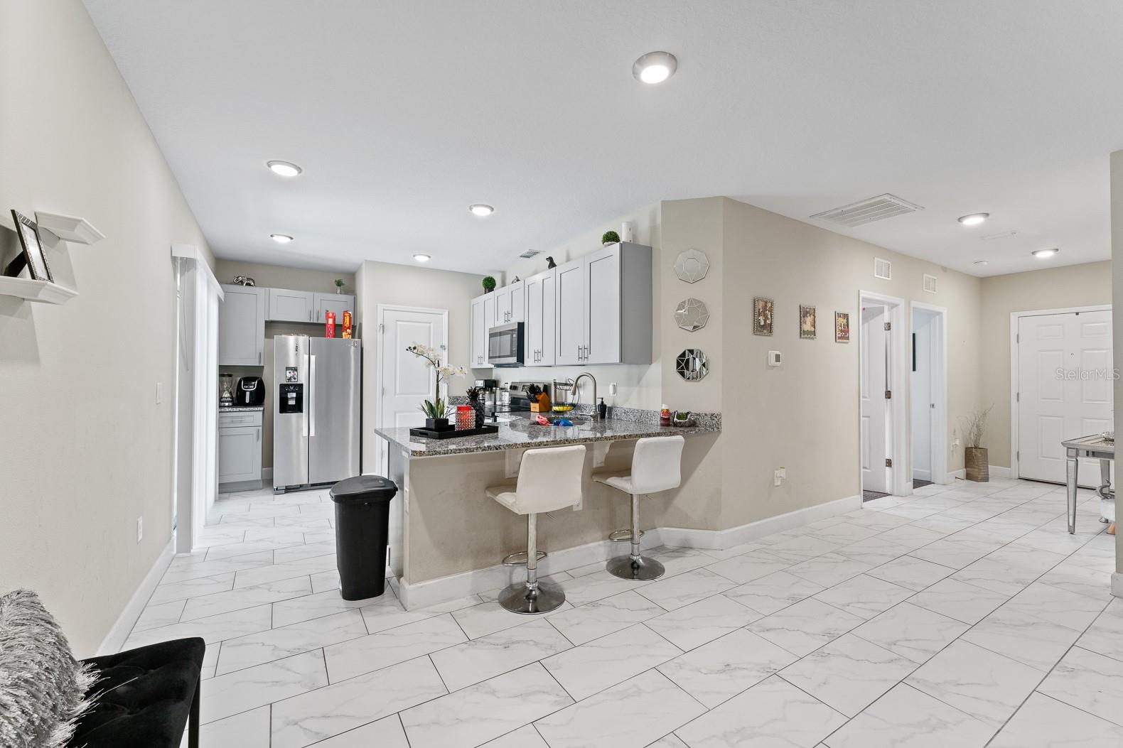 Image 10 of 27 For 242 Main Street E